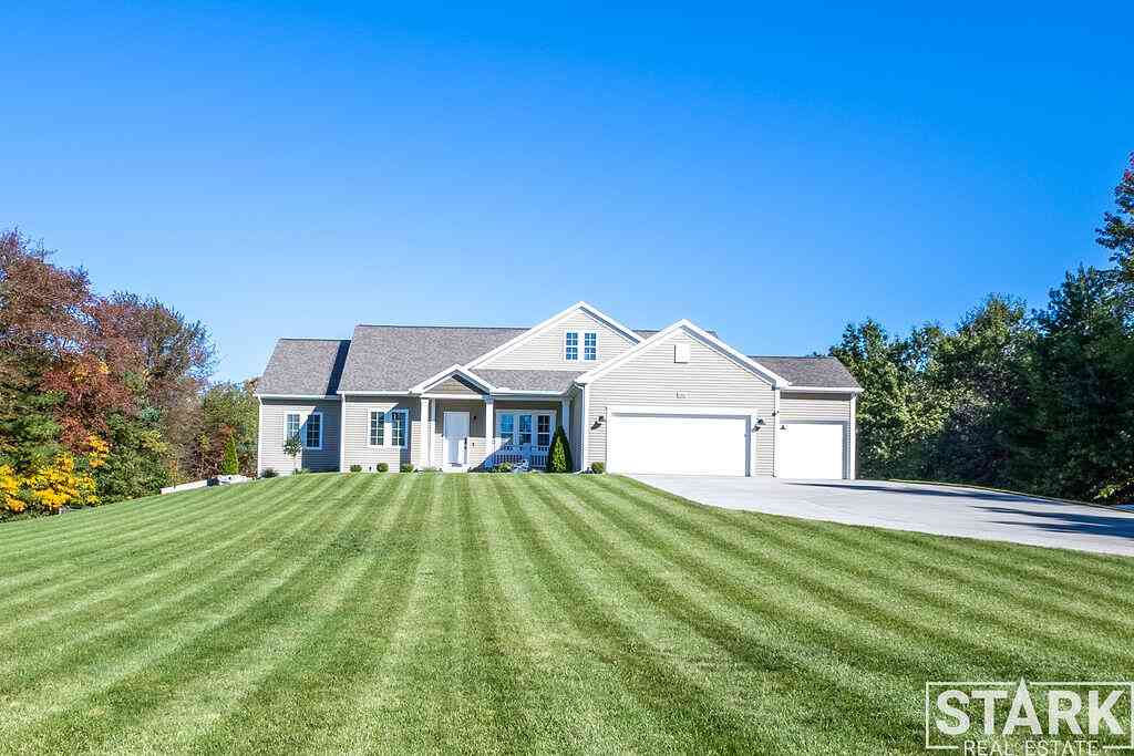 Homes For Sale - 2320 E Mount Garfield Road<br/> Muskegon, MI 49444