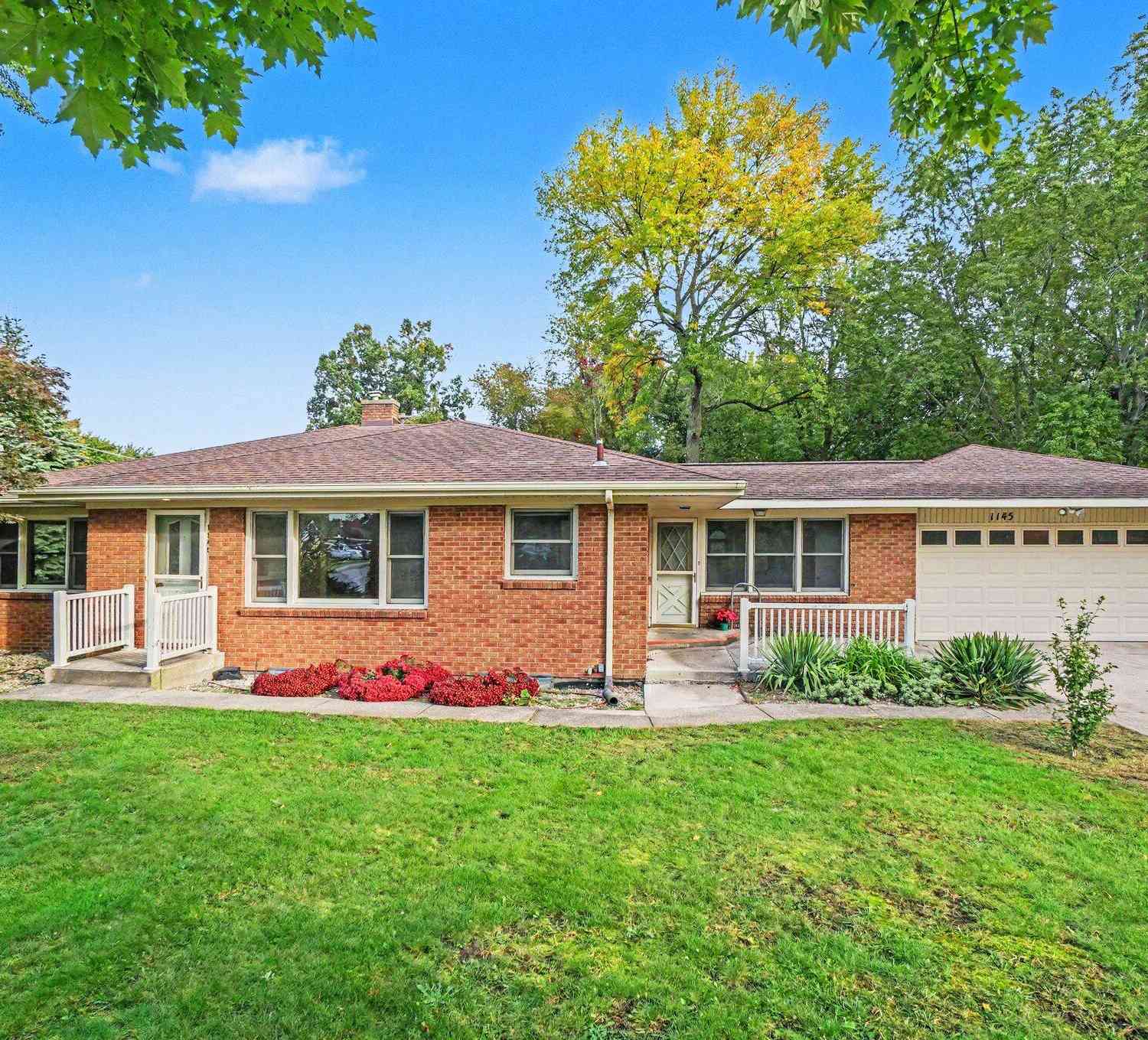 Homes For Sale - 1145 W Lakewood Boulevard<br/> Holland, MI 49424
