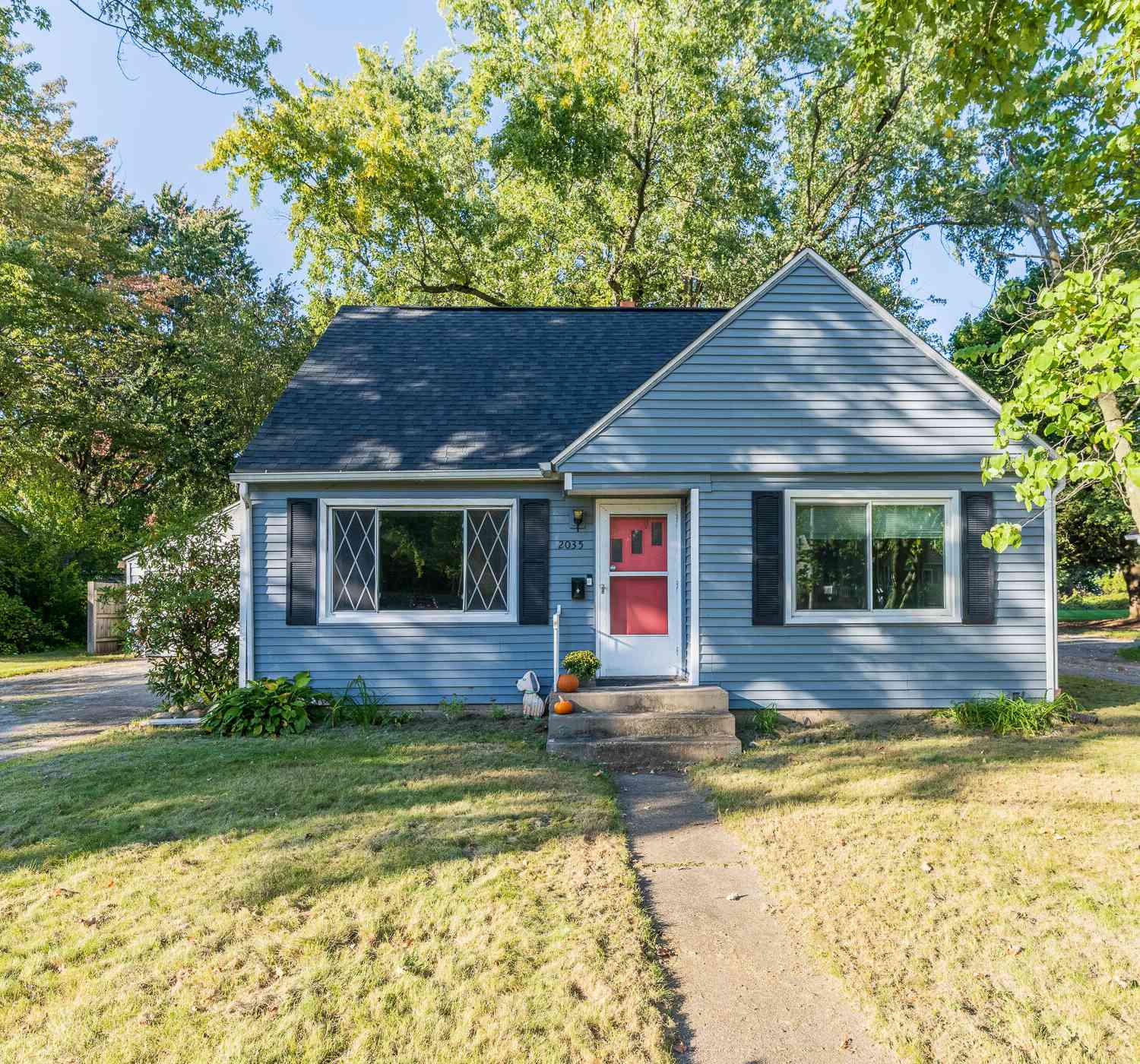 Homes For Sale - 2035 Glendale Boulevard<br/> Kalamazoo, MI 49004