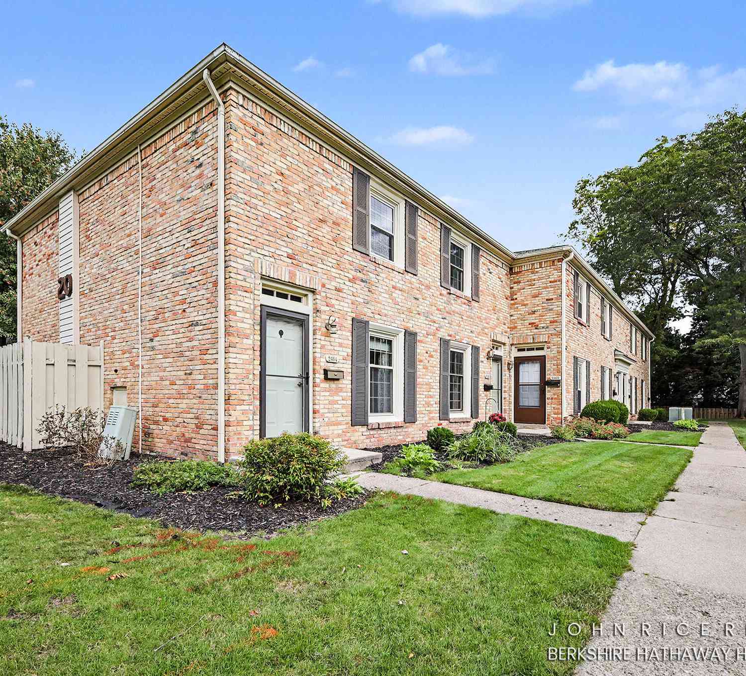 Condo For Sale - 2466 Abbington Drive<br/> Kent County, Grand Rapids, MI 49506
