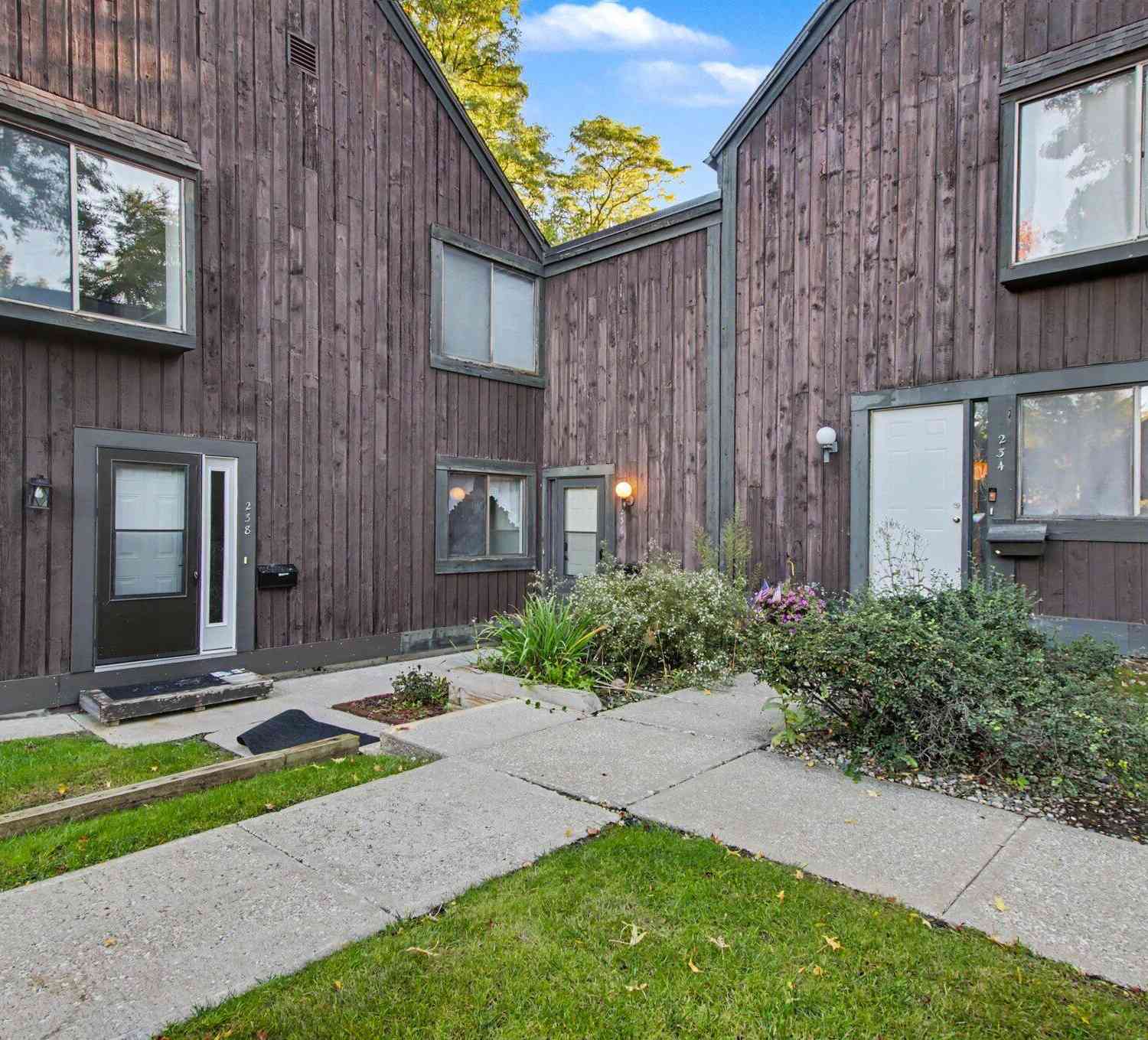 Condo For Sale - 236 Falkirk Court #16<br/> Kalamazoo, MI 49006