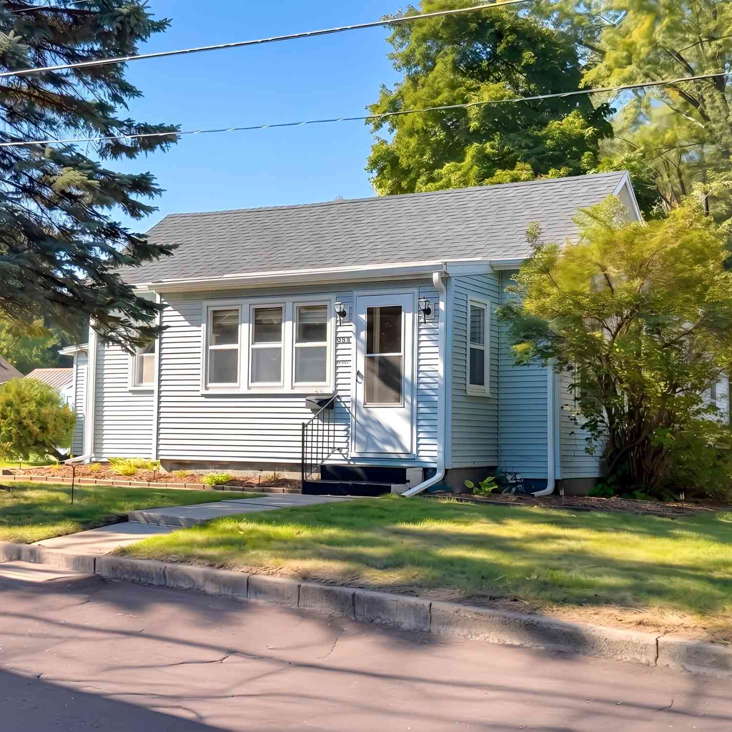 Homes For Sale - 813 N Burgess Street<br/> Greenville, MI 48838