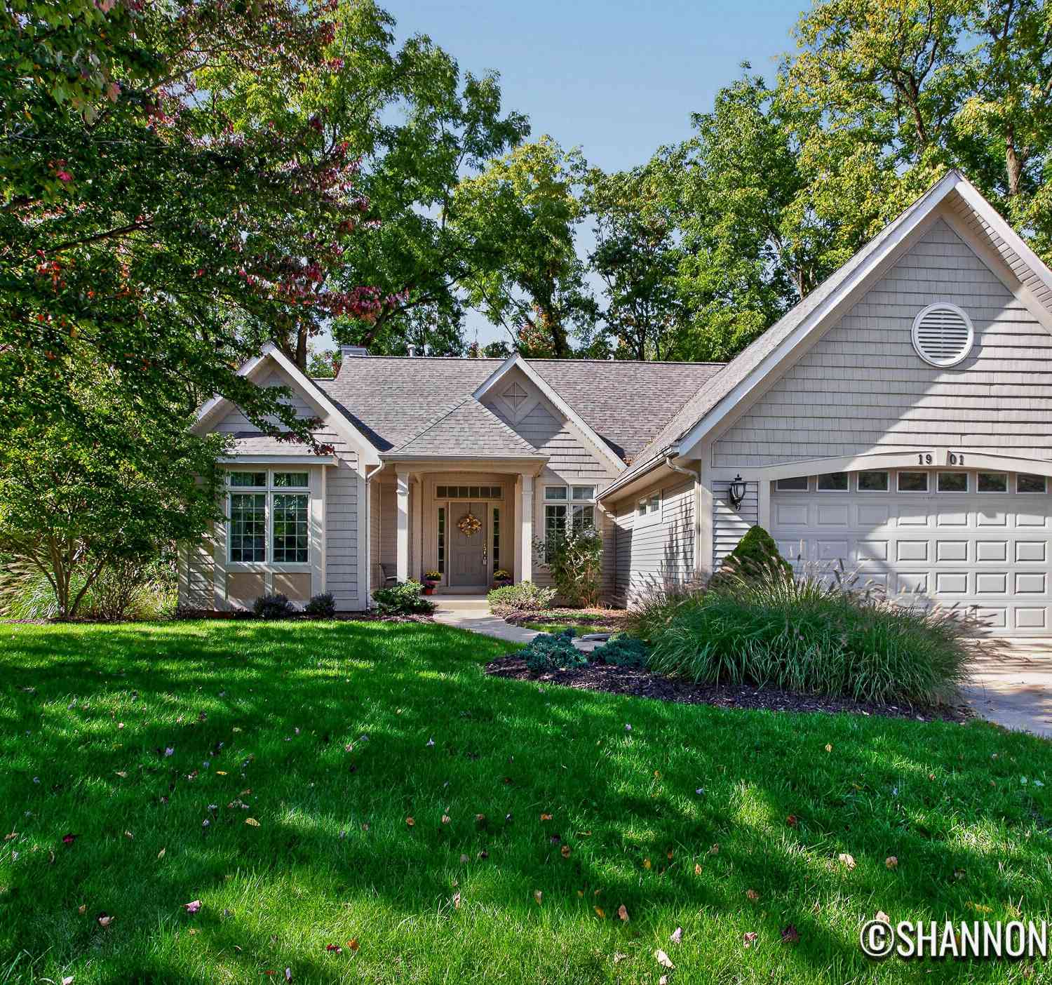 Condo For Sale - 1901 Oakleigh Woods Drive<br/> Grand Rapids, MI 49504