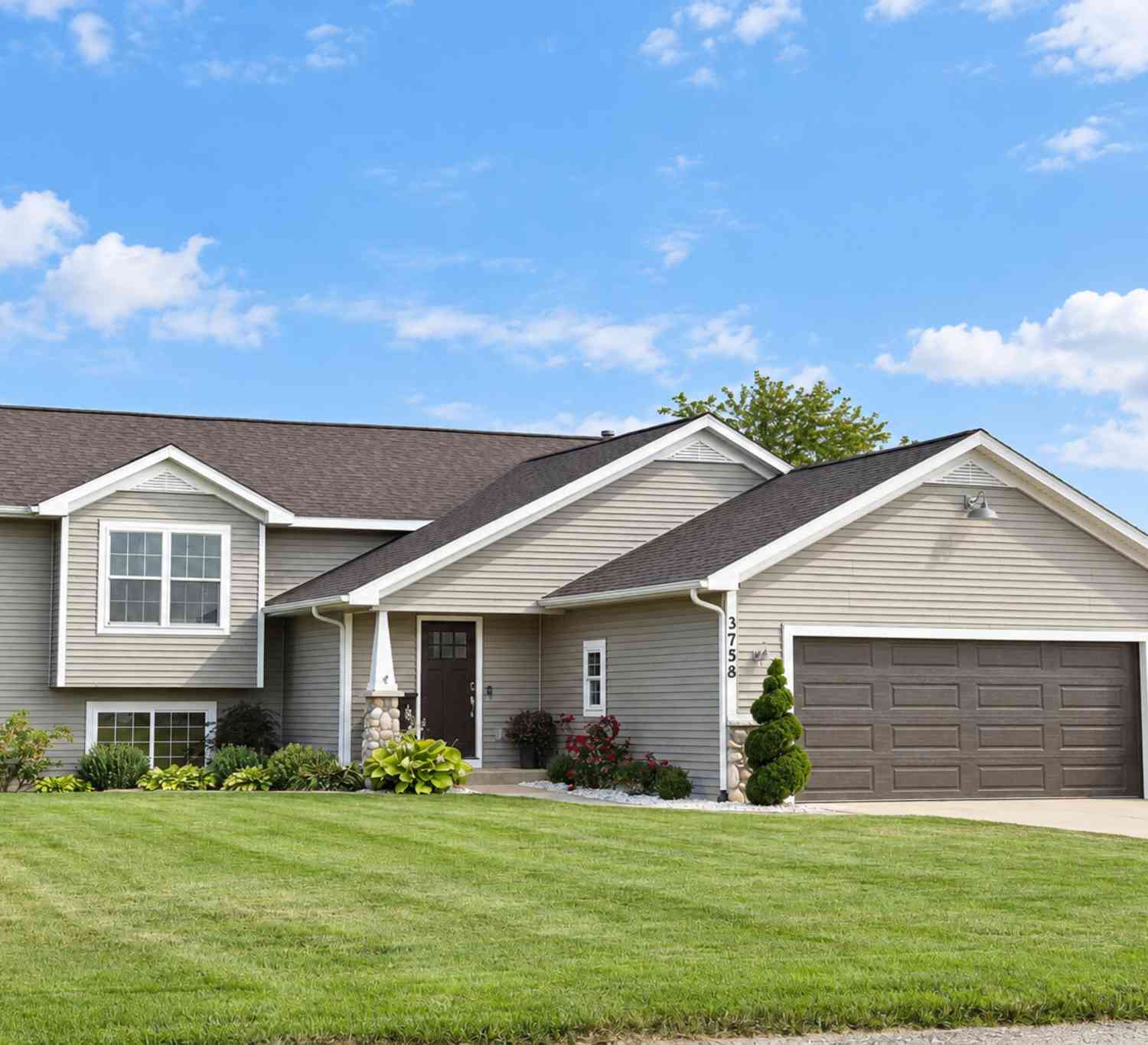 Homes For Sale - 3758 Caribou Drive<br/> Zeeland, MI 49464