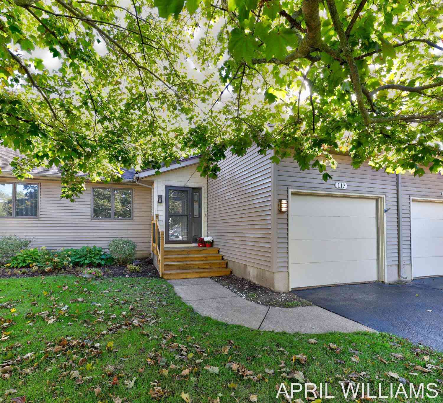 Condo For Sale - 117 Shoreline Road<br/> Holland, MI 49424