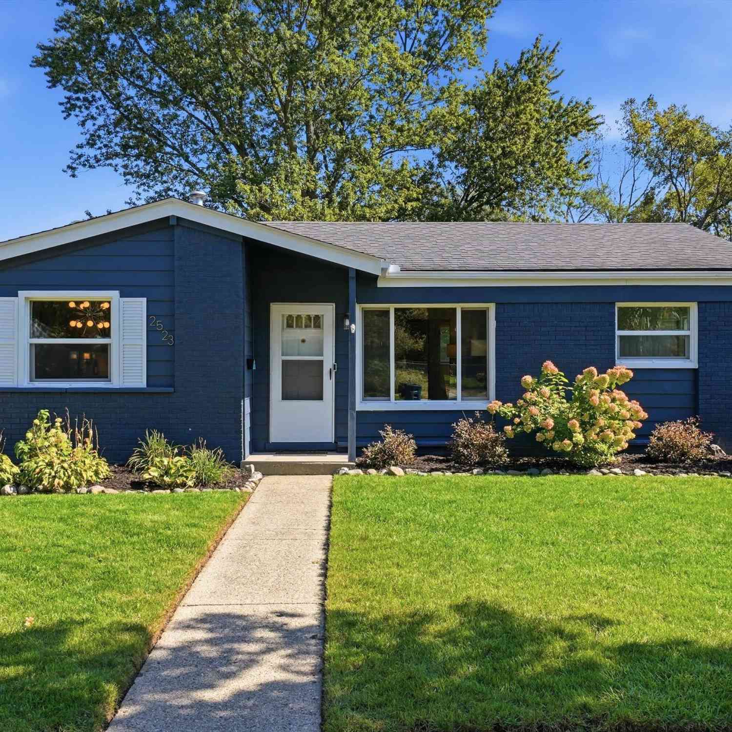 Homes For Sale - 2523 Hampshire Road<br/> Ann Arbor, MI 48104