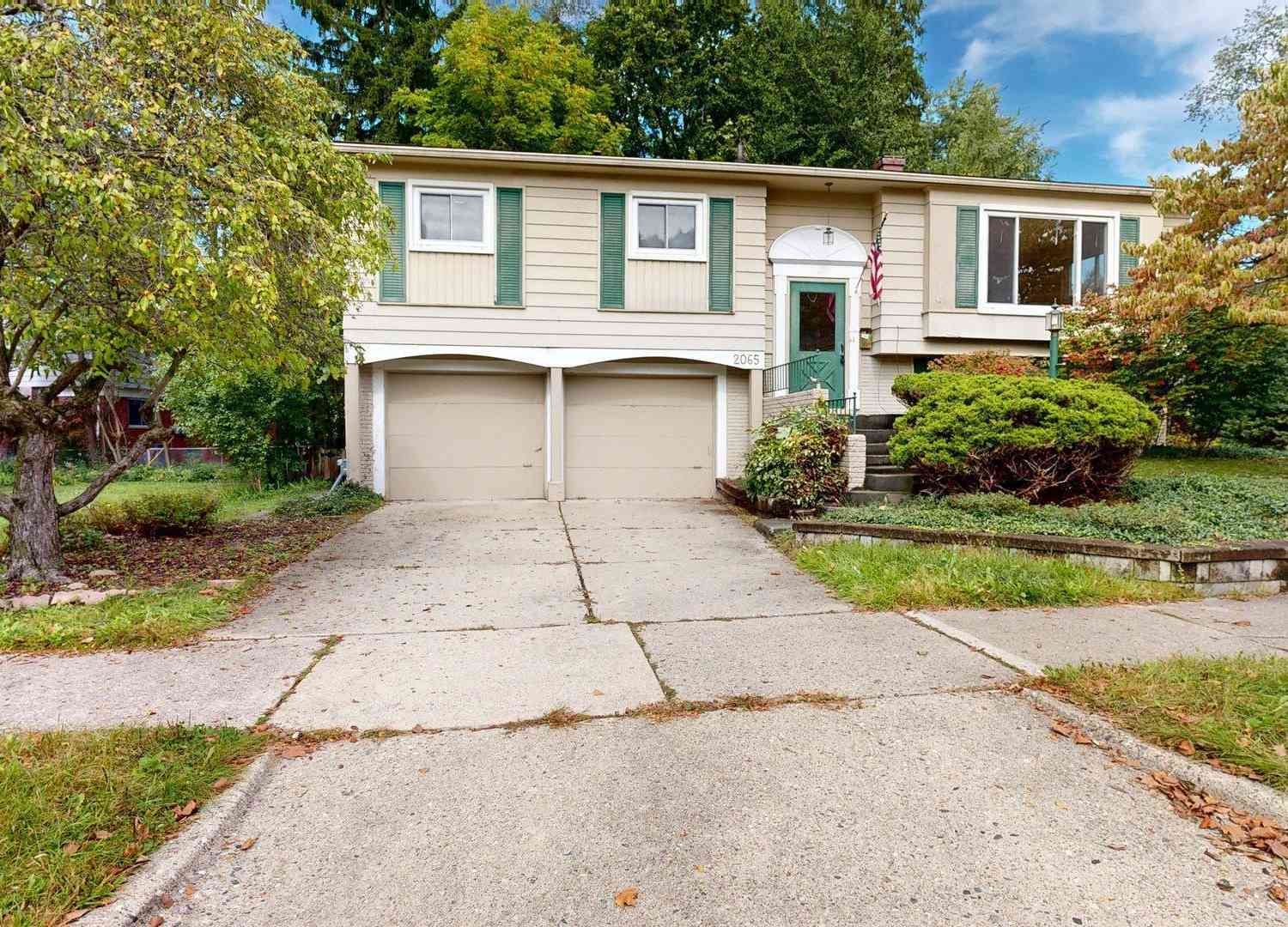 Homes For Sale - 2065 Yorktown Drive<br/> Washtenaw County, Ann Arbor, MI 48105