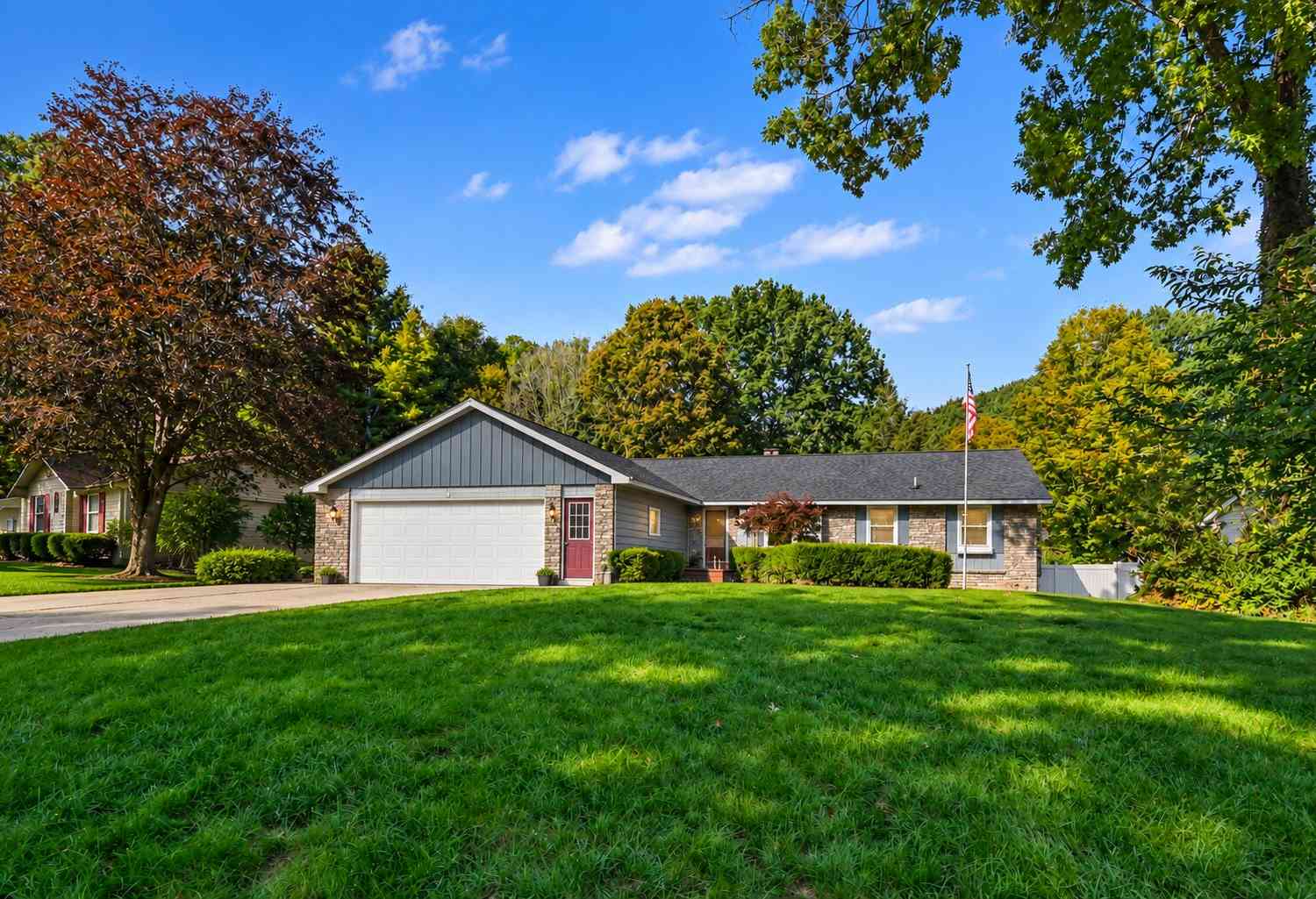 Homes For Sale - 6879 Gettysburg Drive<br/> Hudsonville, MI 49426