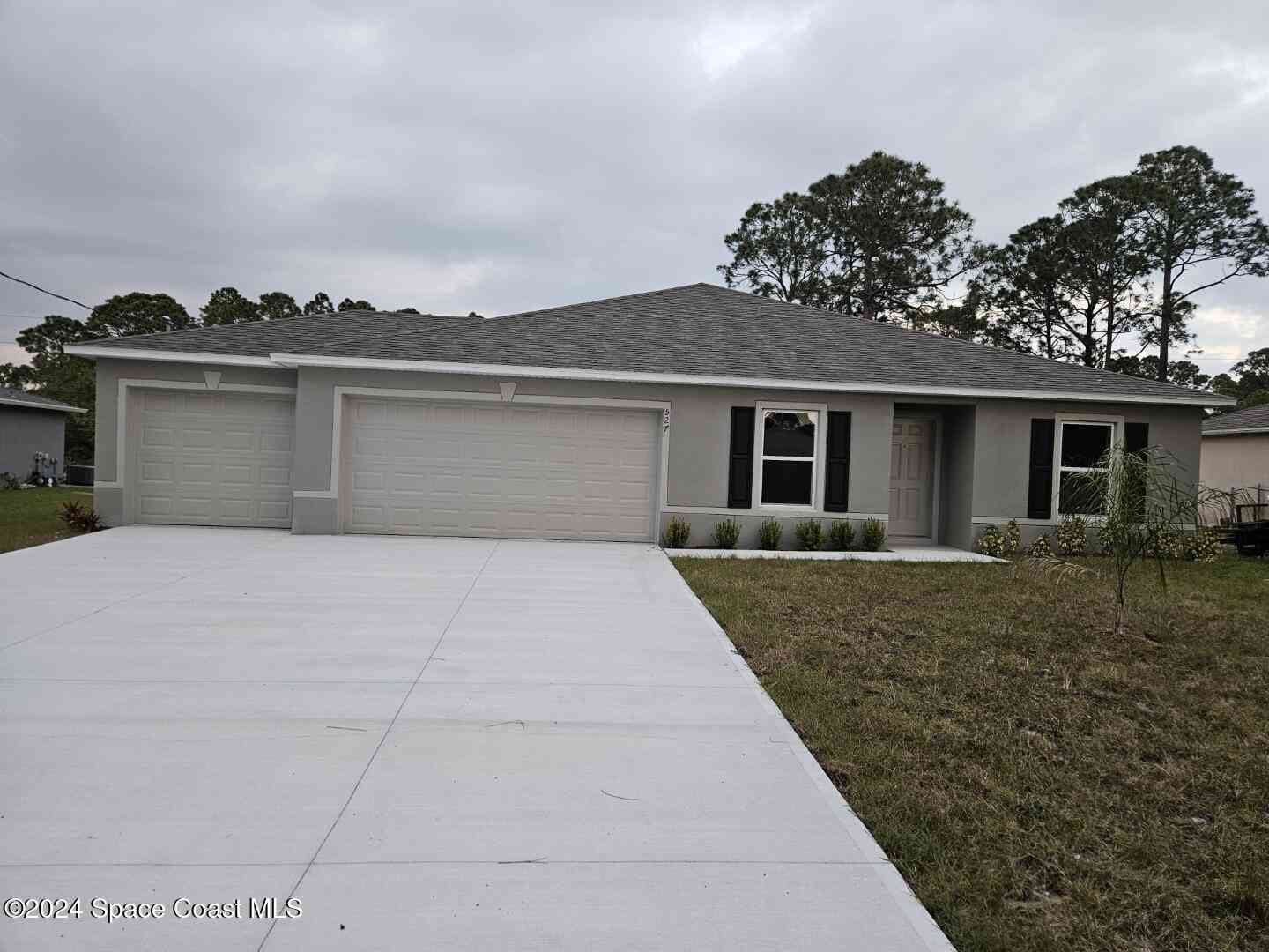 Homes For Sale - 527 Poplar Street<br/> Palm Bay, FL 32909