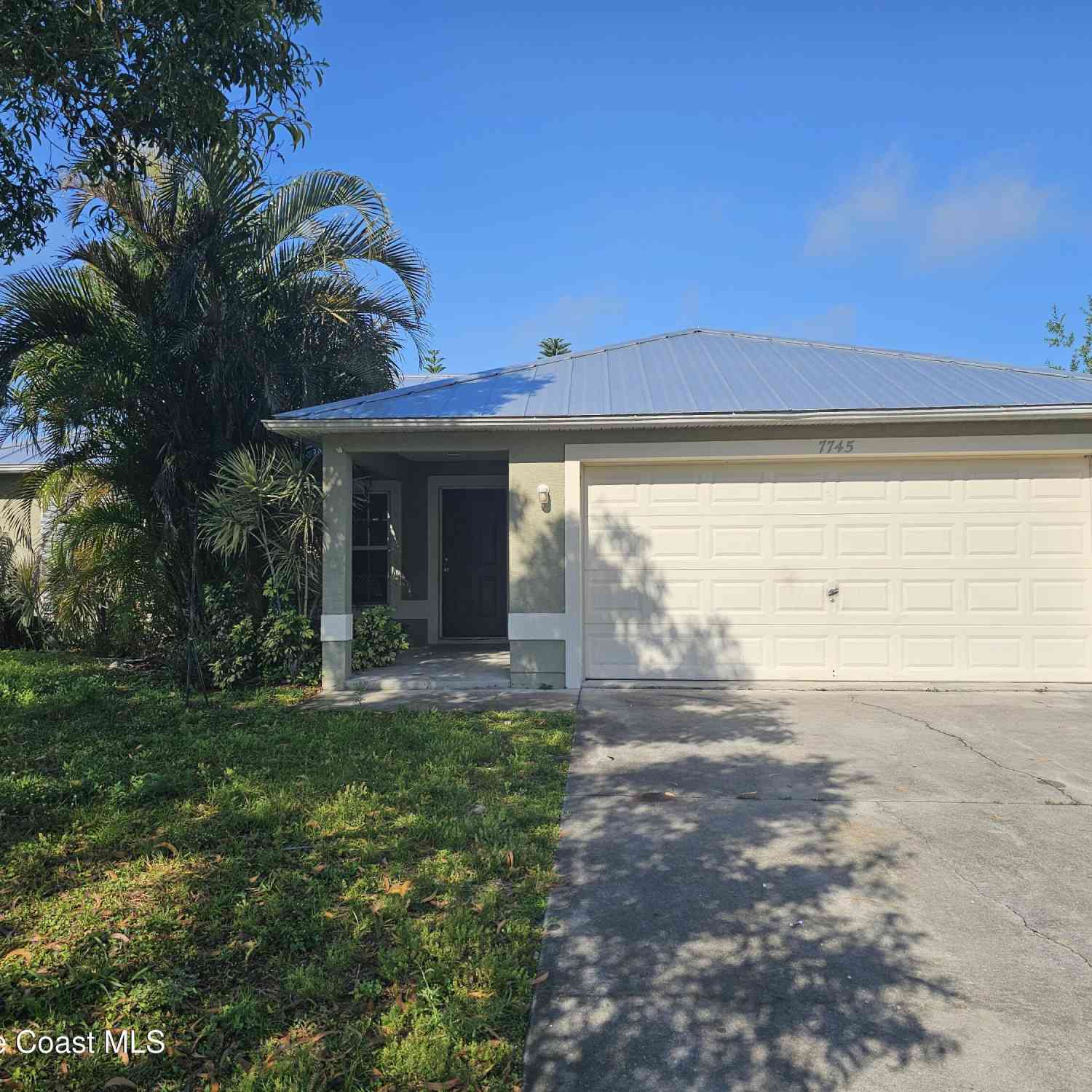 Homes For Sale - 7745 99th Court<br/> Vero Beach, FL 32967