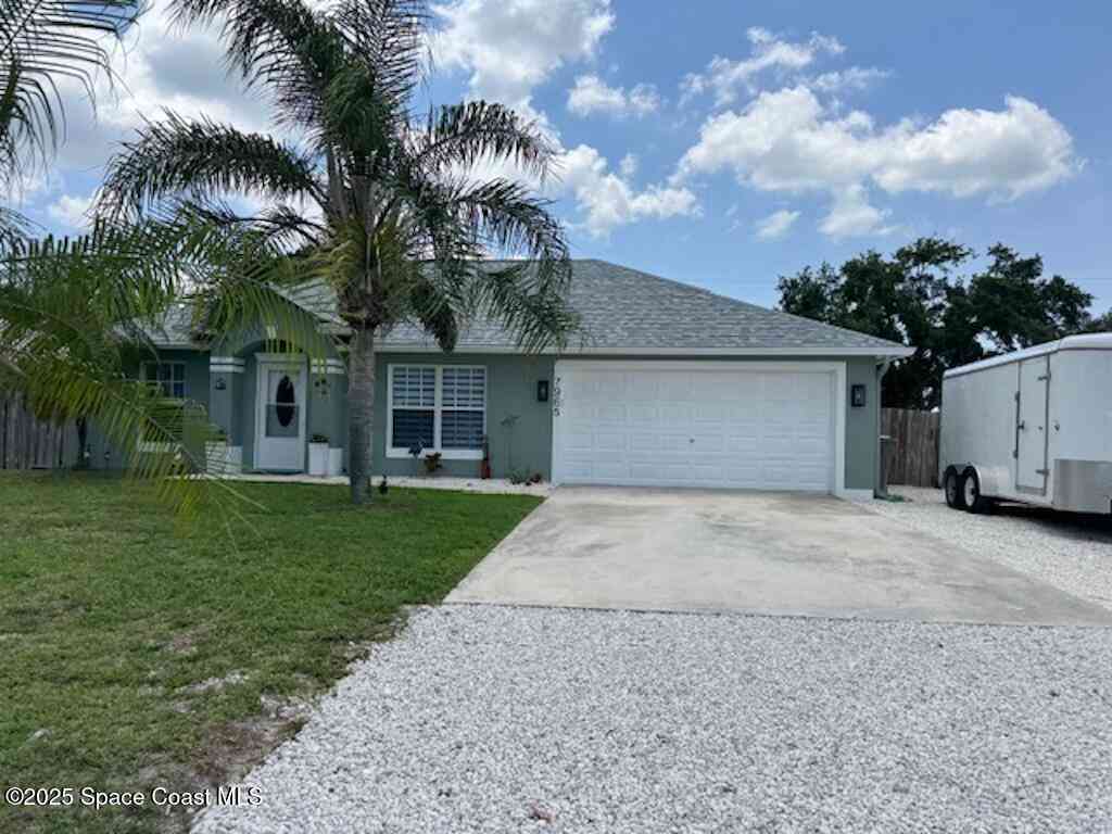 Homes For Sale - 7965 105th Avenue<br/> Vero Beach, FL 32967