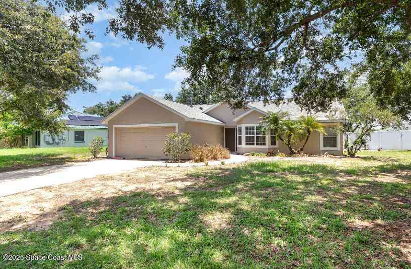 Homes For Sale - 13206 Biscayne Drive<br/> Grand Island, FL 32735