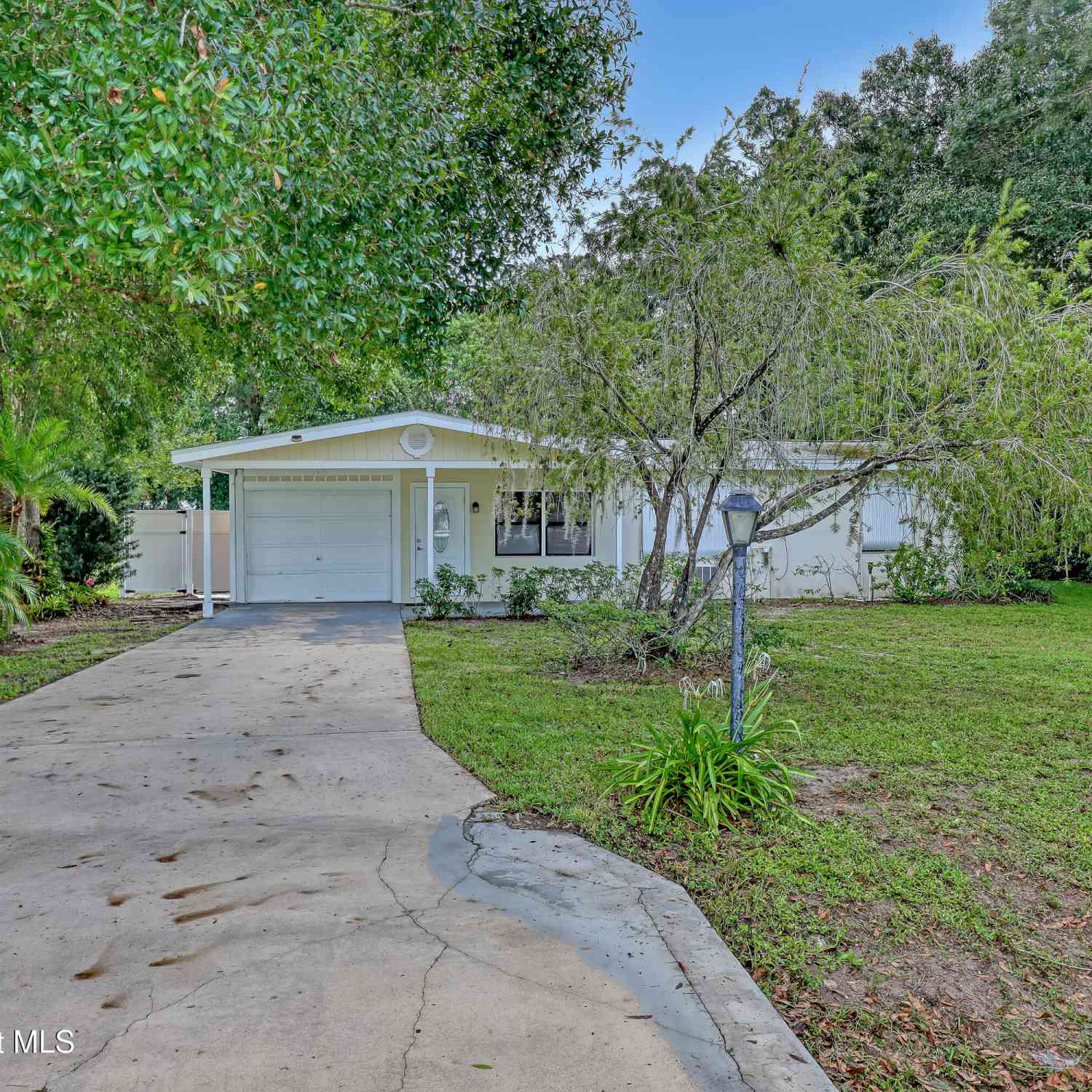 Homes For Sale - 1915 47th Avenue<br/> Vero Beach, FL 32966