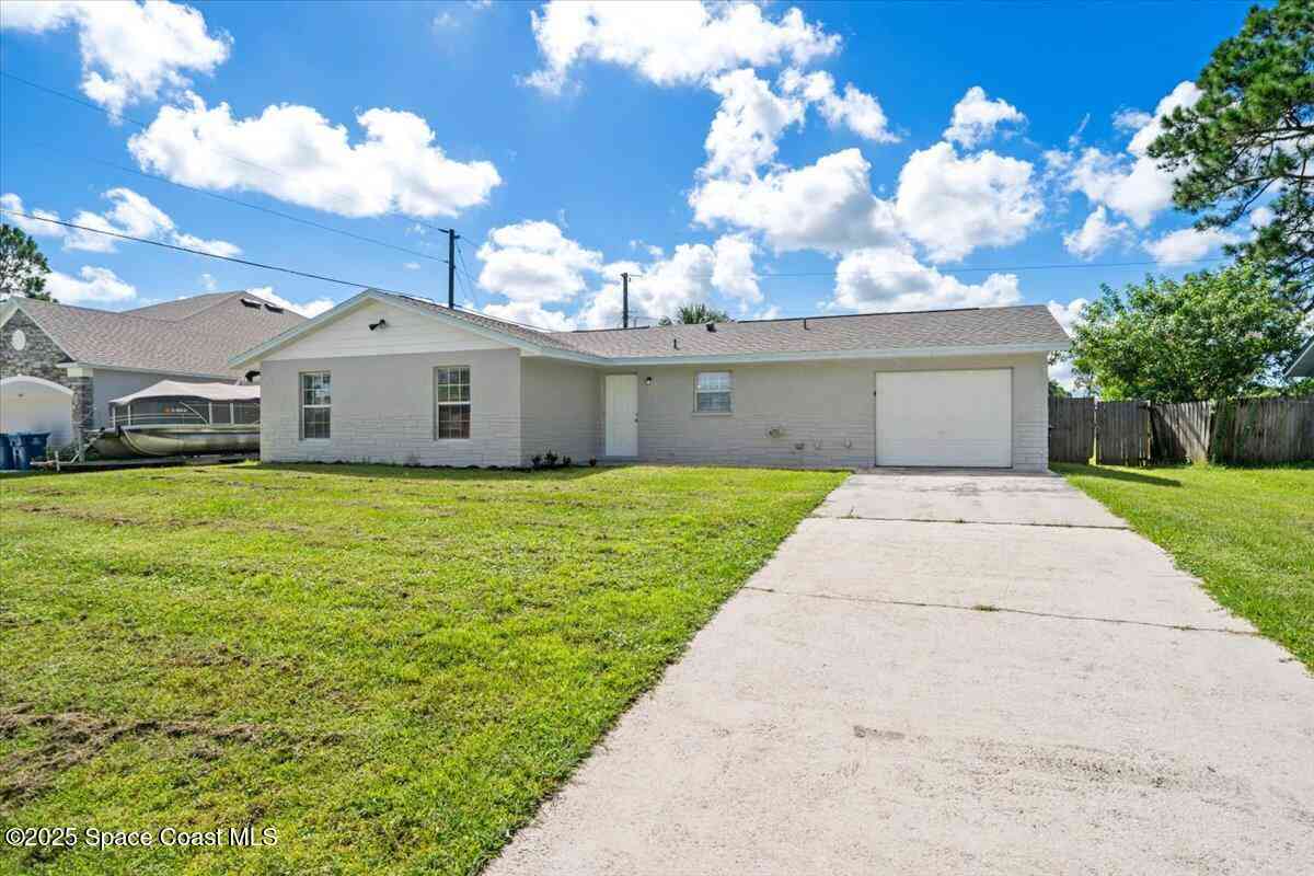 Homes For Sale - 680 Bluefields Street<br/> Palm Bay, FL 32909