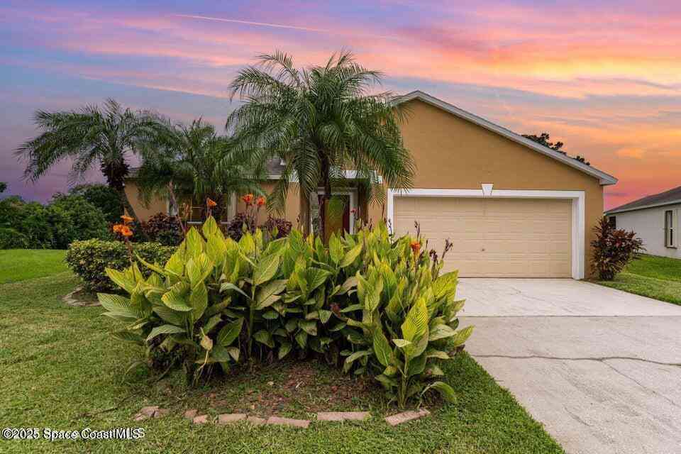 Homes For Sale - 8426 Mizell Drive<br/> Melbourne, FL 32940
