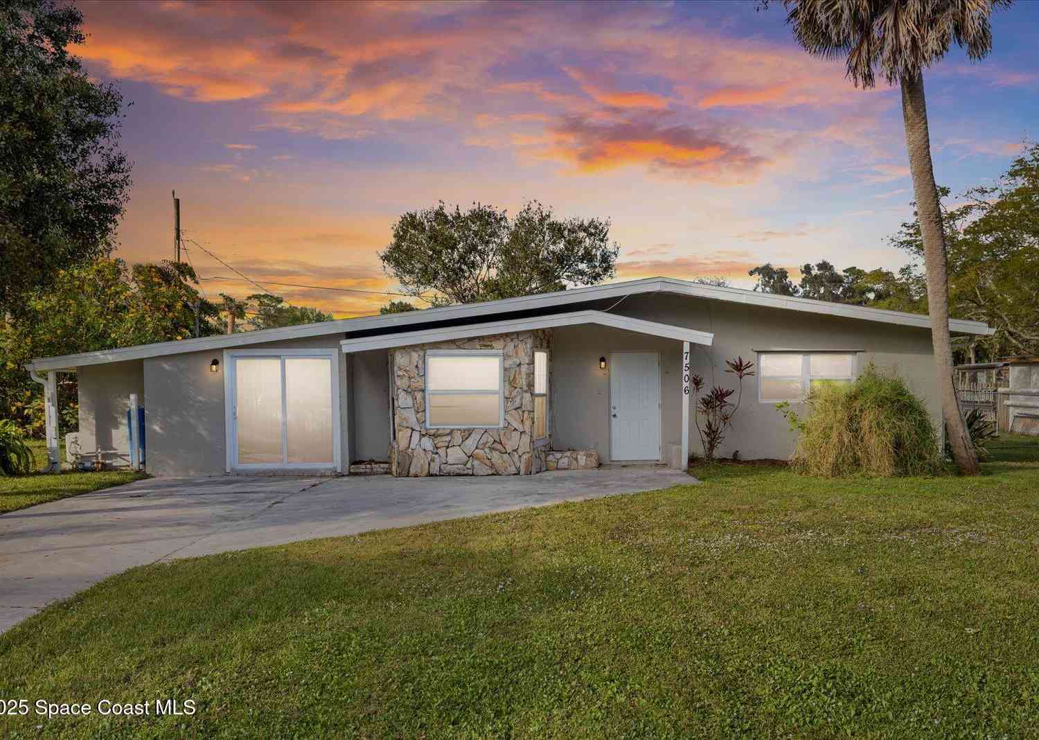 Homes For Sale - 7506 Roberts Road<br/> Fort Pierce, FL 34951