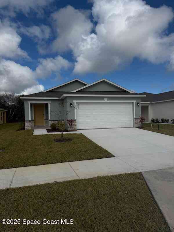 Homes For Sale - 561 SW Richmond Circle<br/> Palm Bay, FL 32908