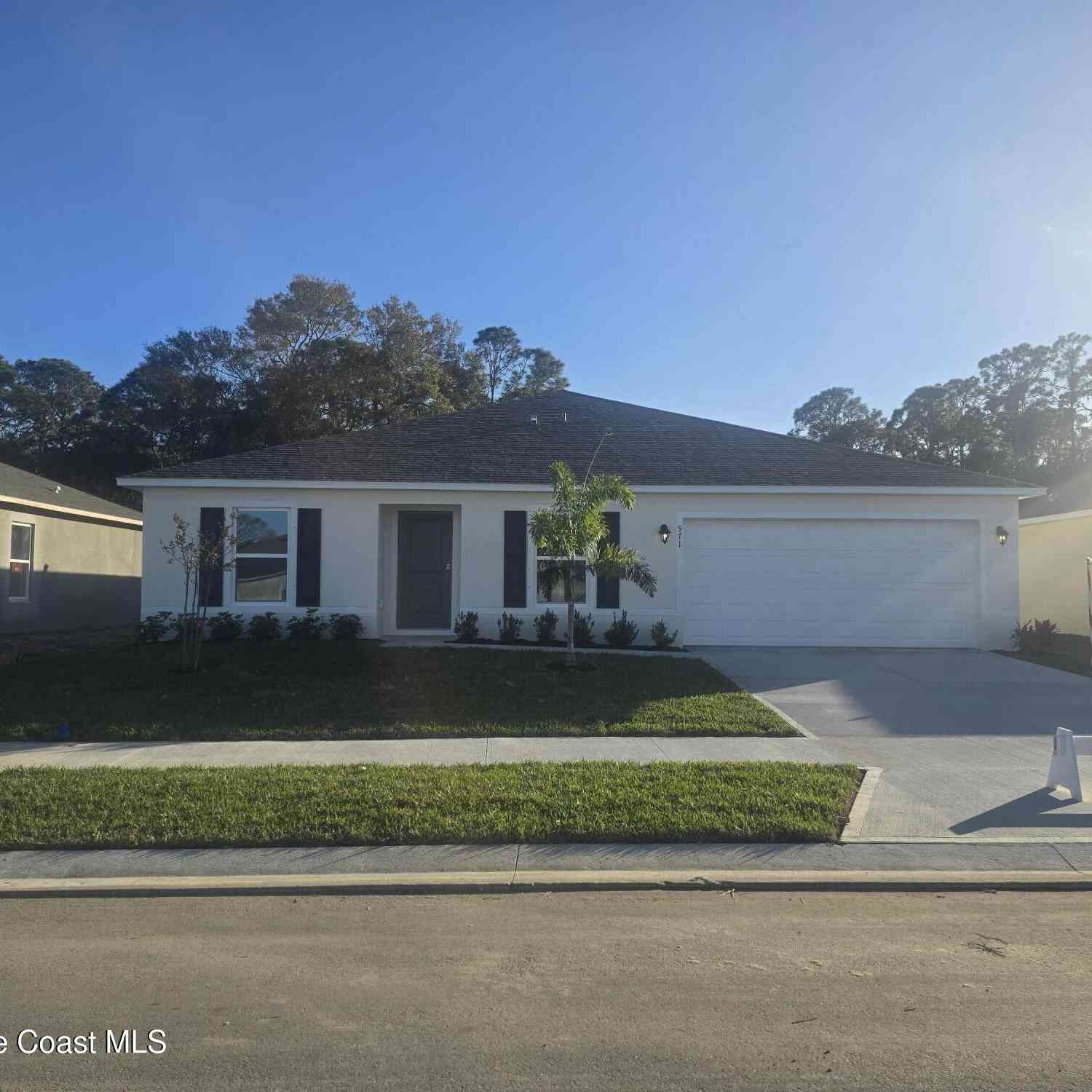 Homes For Sale - 971 SW Richmond Circle<br/> Palm Bay, FL 32908