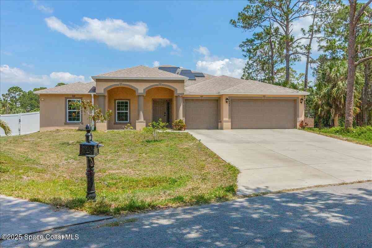 Homes For Sale - 1397 Danbury Street<br/> Palm Bay, FL 32908