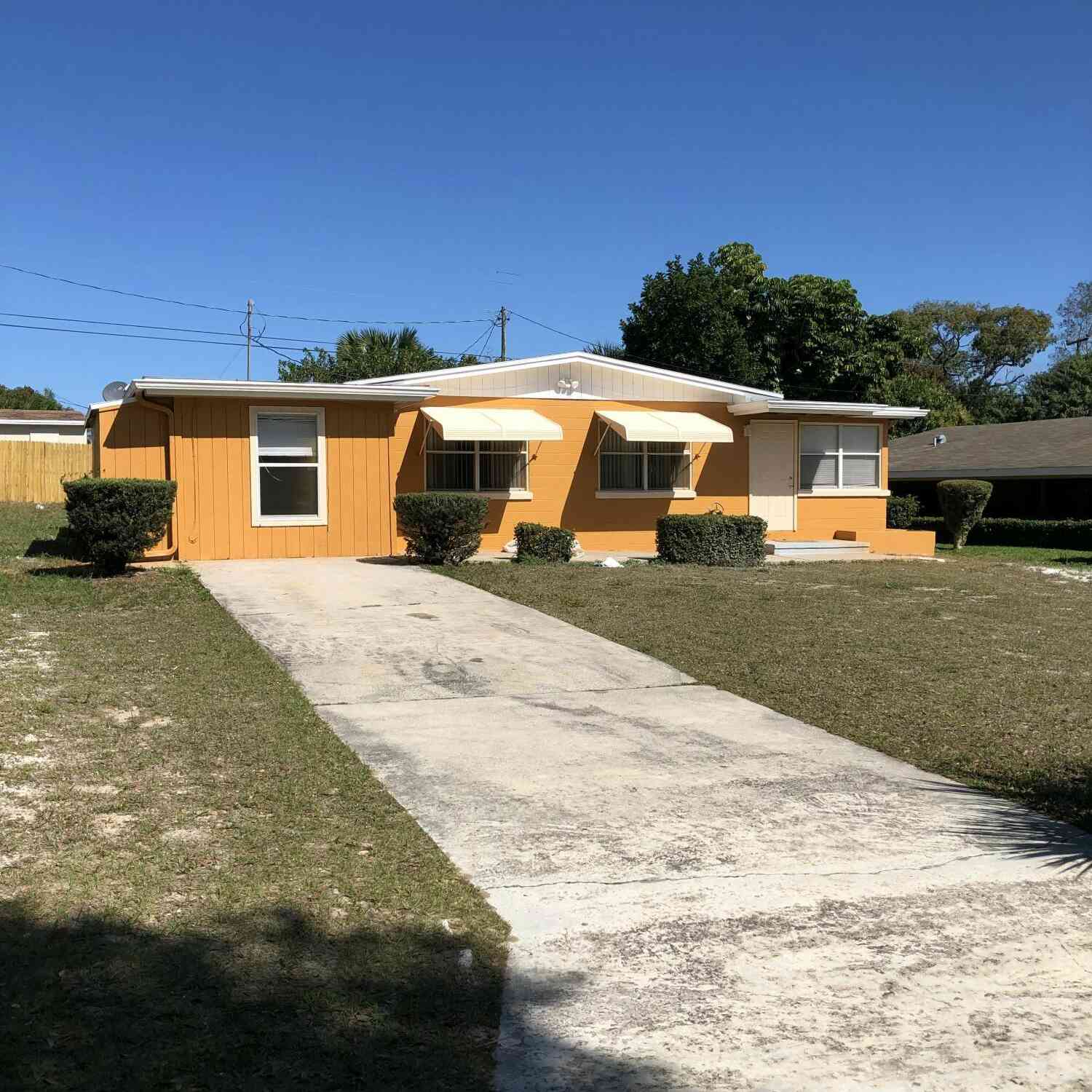 Homes For Sale - 390 7th Road<br/> Vero Beach, FL 32960