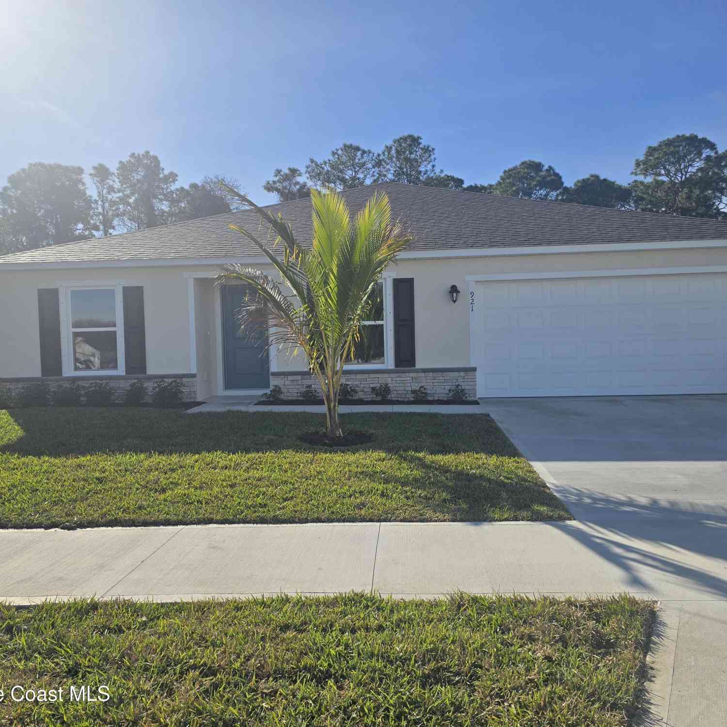 Homes For Sale - 921 SW Richmond Circle<br/> Palm Bay, FL 32908