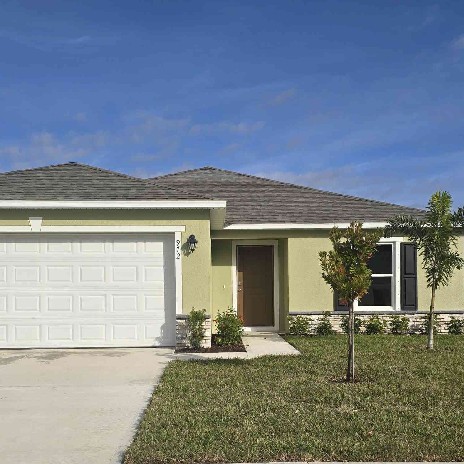 Homes For Sale - 972 SW Richmond Circle<br/> Palm Bay, FL 32908