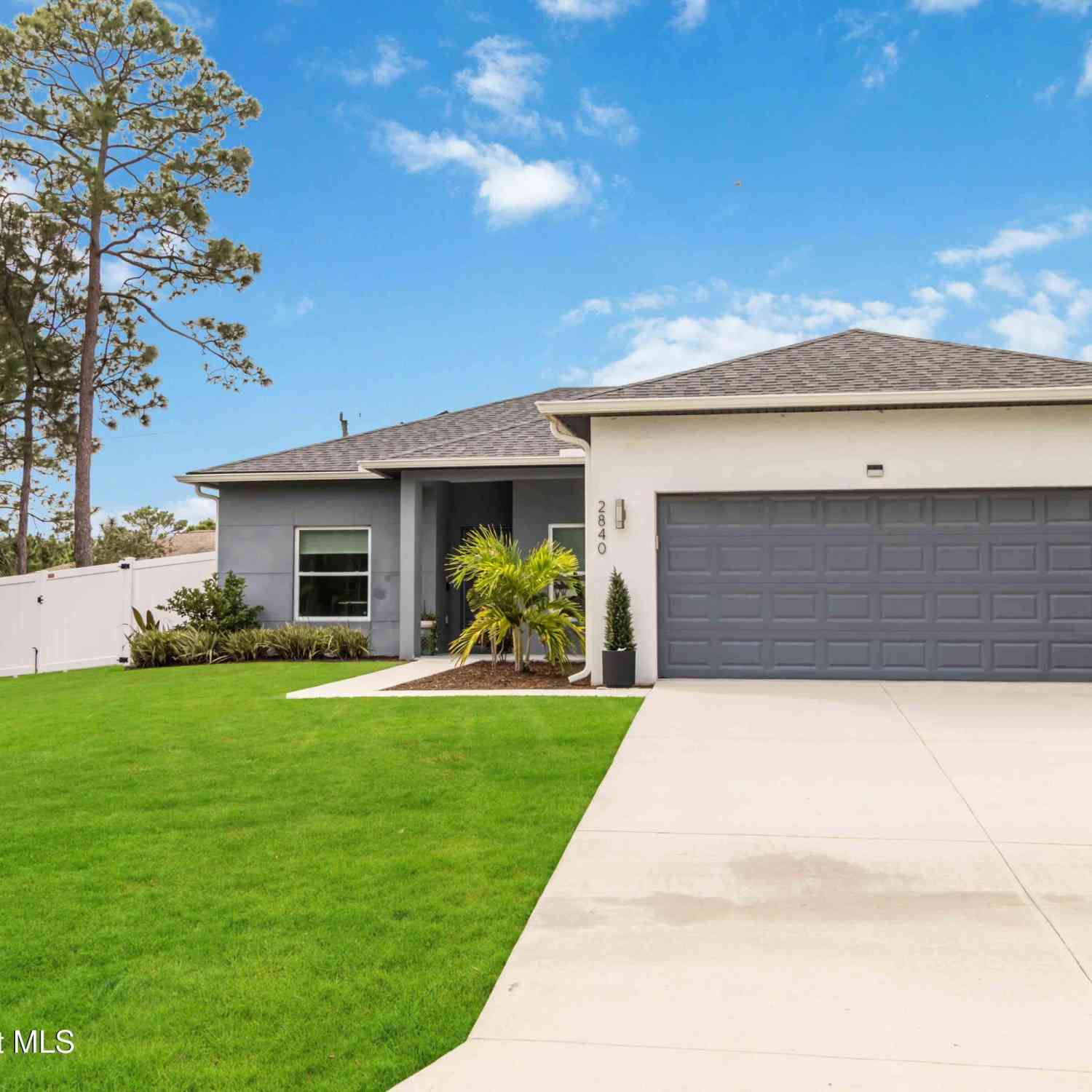 Homes For Sale - 2840 Fontainebleau Avenue<br/> Palm Bay, FL 32909