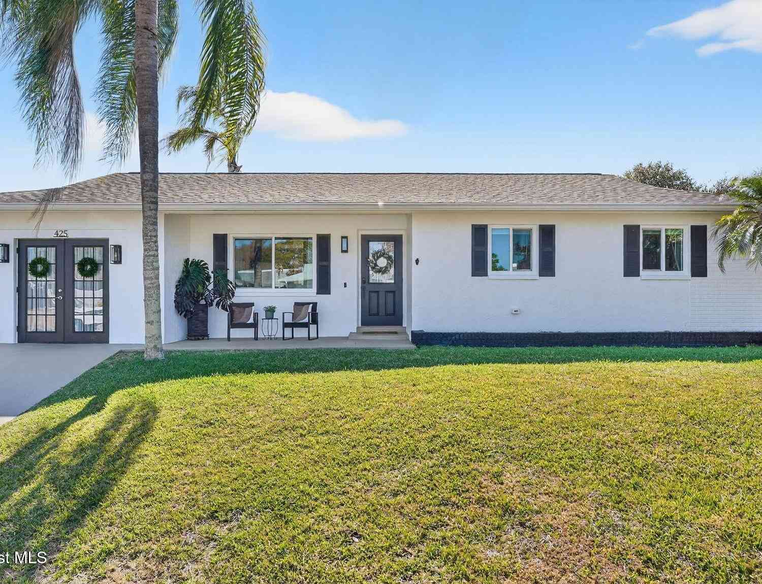 Homes For Sale - 425 Via Valencia Court<br/> Merritt Island, FL 32953