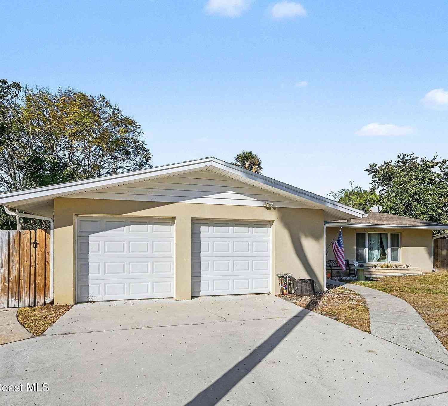 Homes For Sale - 108 River Heights Drive<br/> Cocoa, FL 32922