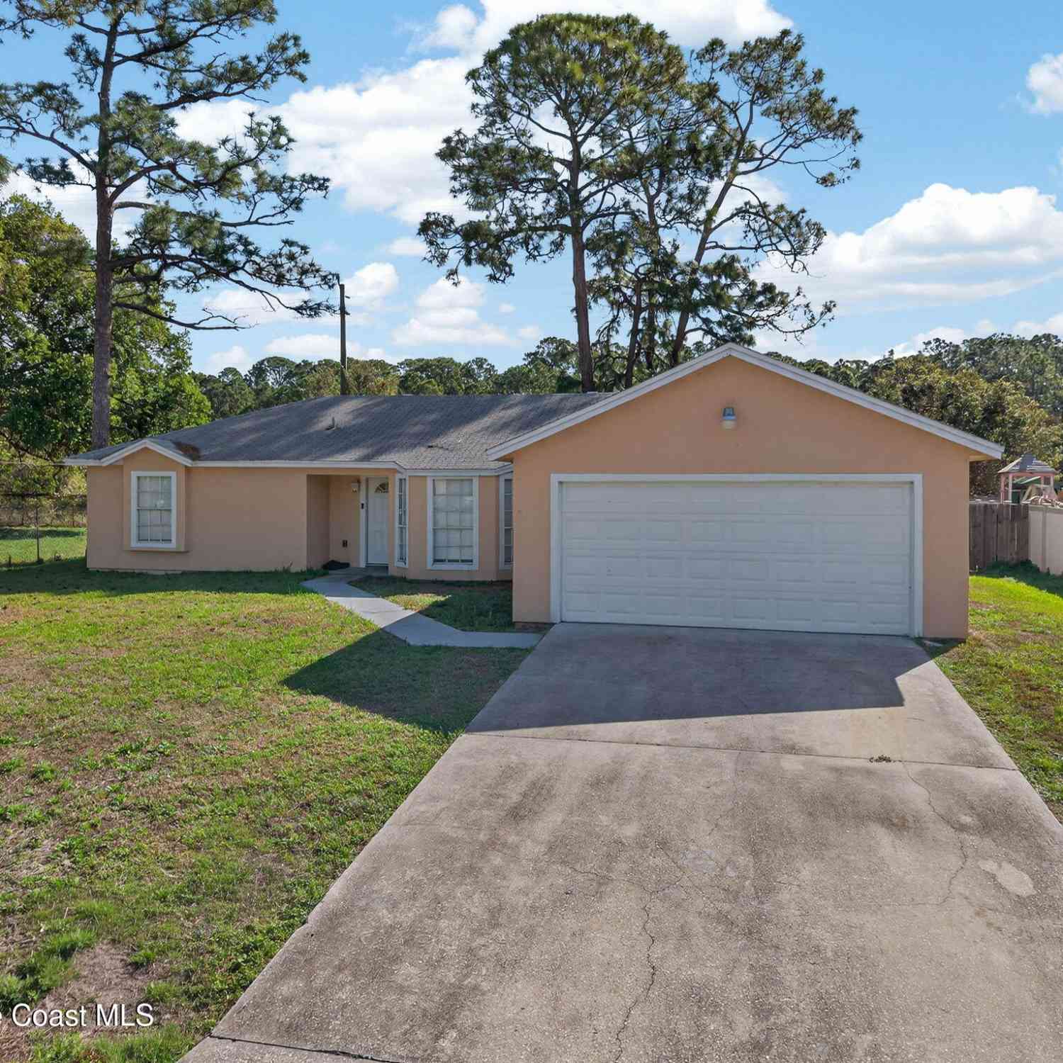 Homes For Sale - 1627 Glencove Avenue<br/> Palm Bay, FL 32907