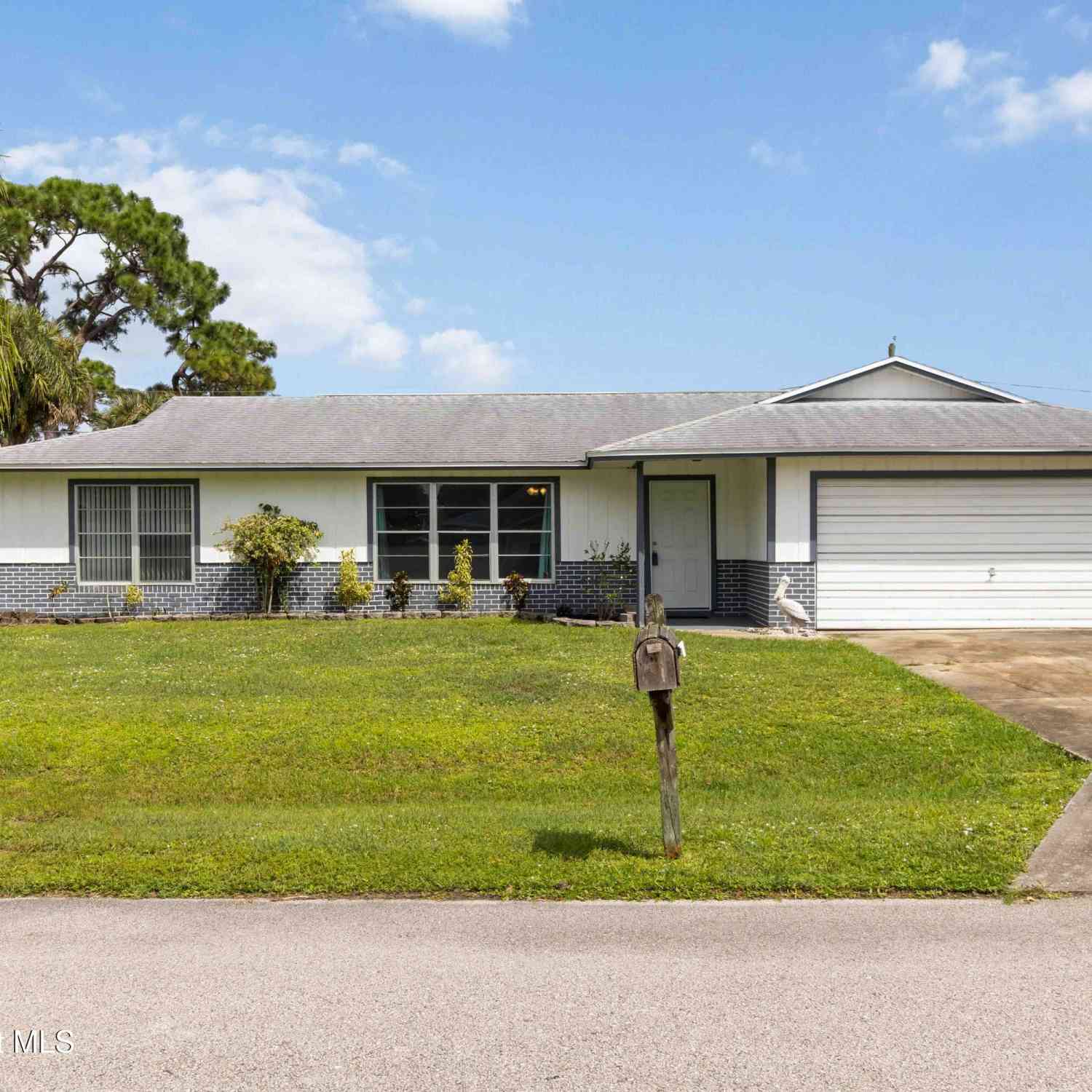 Homes For Sale - 627 Binney Street<br/> Palm Bay, FL 32907