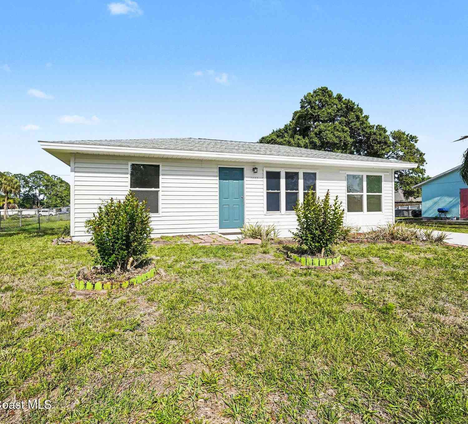 Homes For Sale - 1037 Colonnade Avenue<br/> Palm Bay, FL 32909
