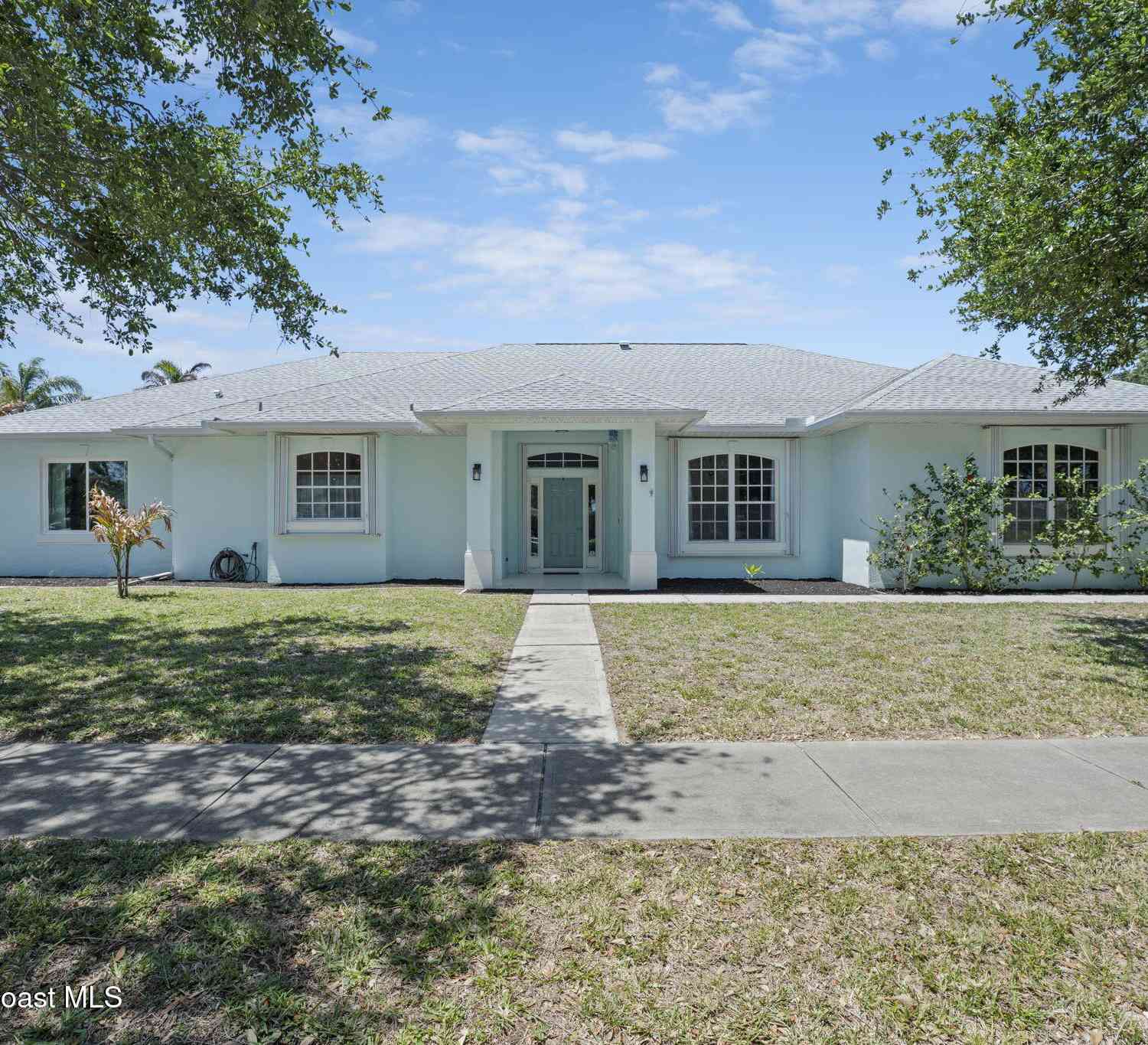 Homes For Sale - 101 Tradewinds Terrace<br/> Indialantic, FL 32903