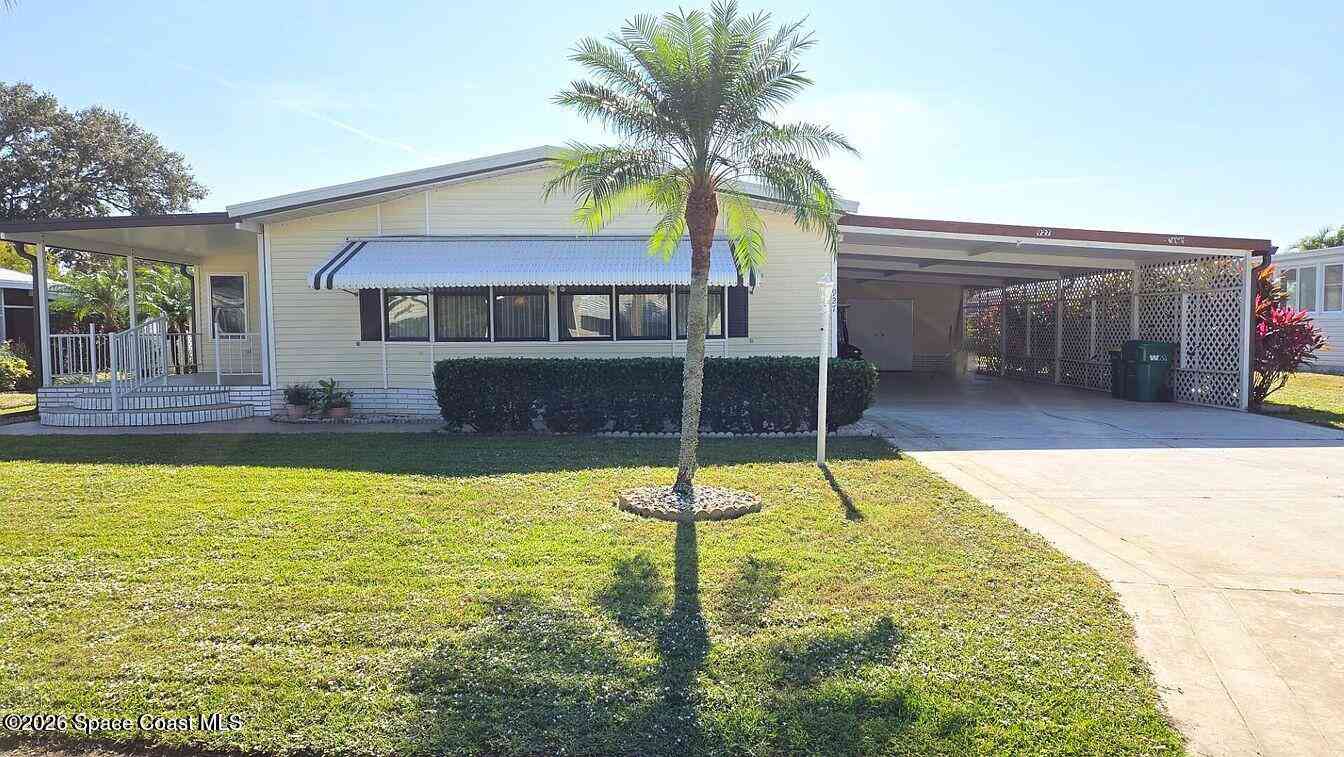 Mobile Home For Sale - 927 E Yew Street #927 YEW ST.<br/> Barefoot Bay, FL 32976