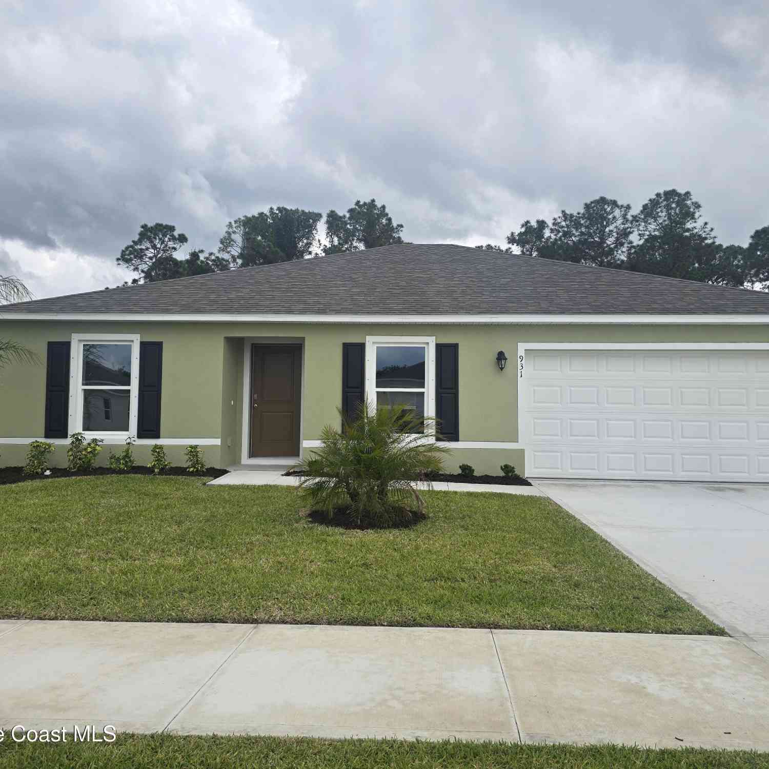 Homes For Sale - 931 SW Richmond Circle<br/> Palm Bay, FL 32908