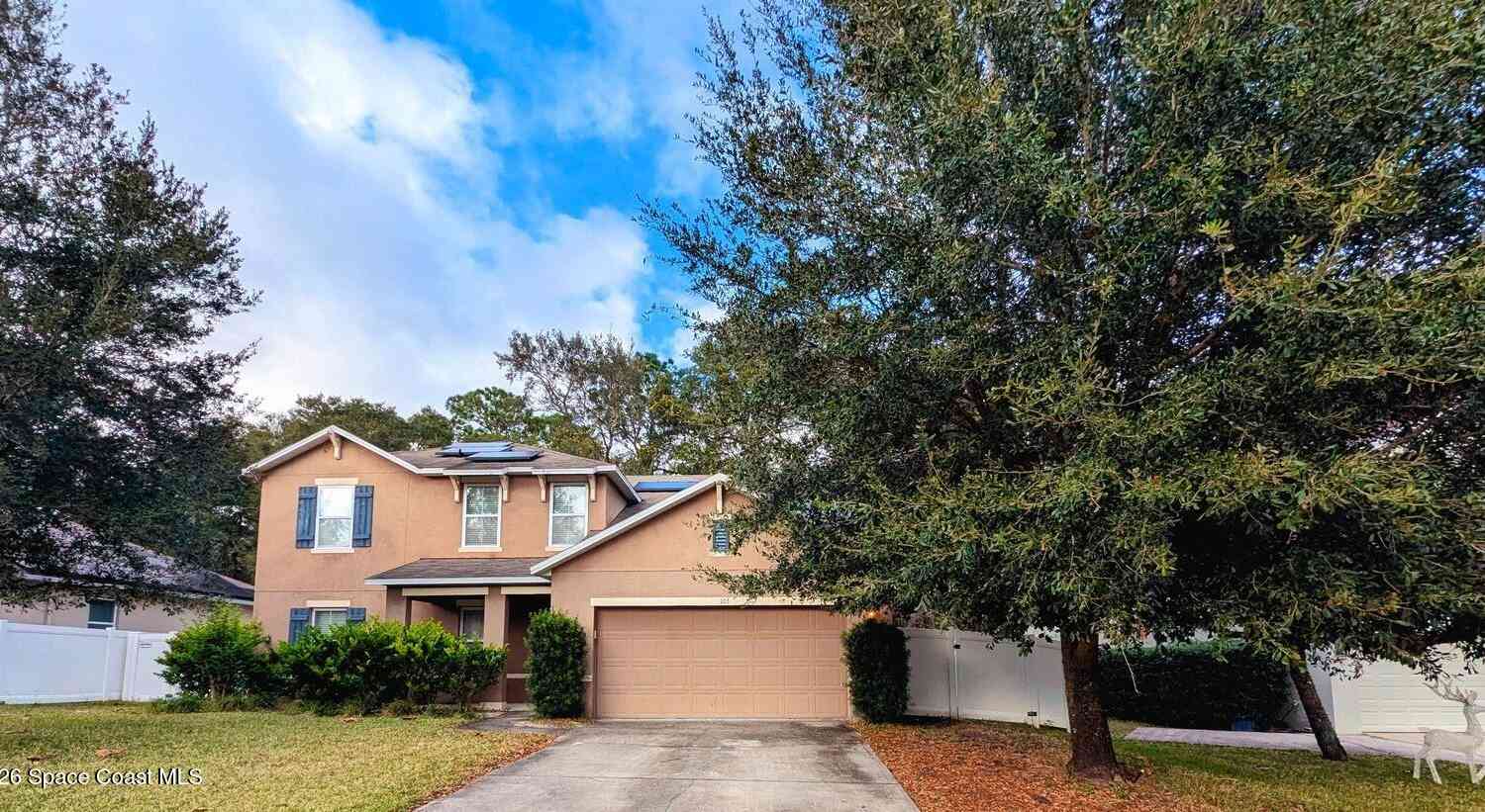 Homes For Sale - 103 Cinnamon Oak Drive<br/> DeLand, FL 32724