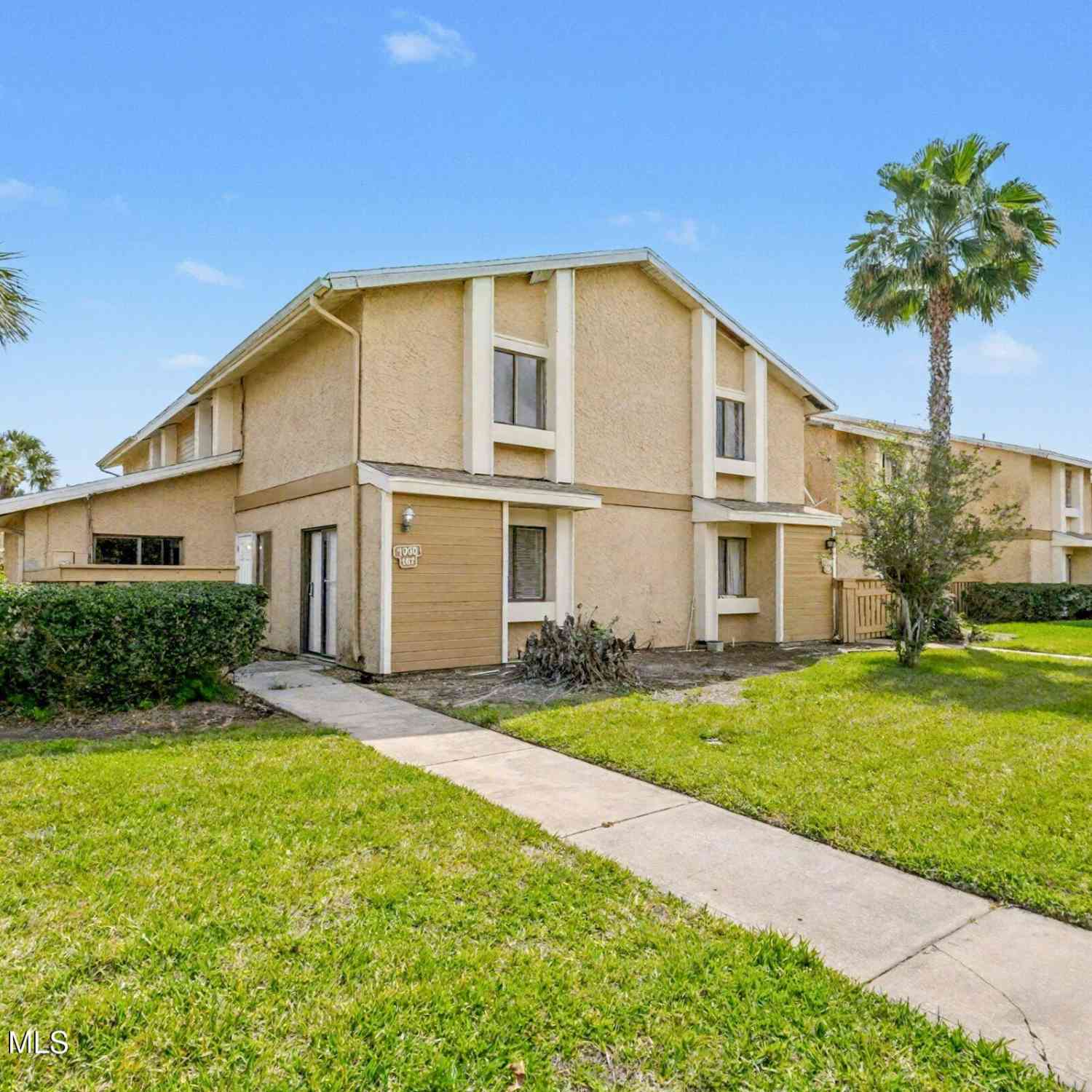 Townhouse For Sale - 1000 NE Abada Court #107<br/> Palm Bay, FL 32905
