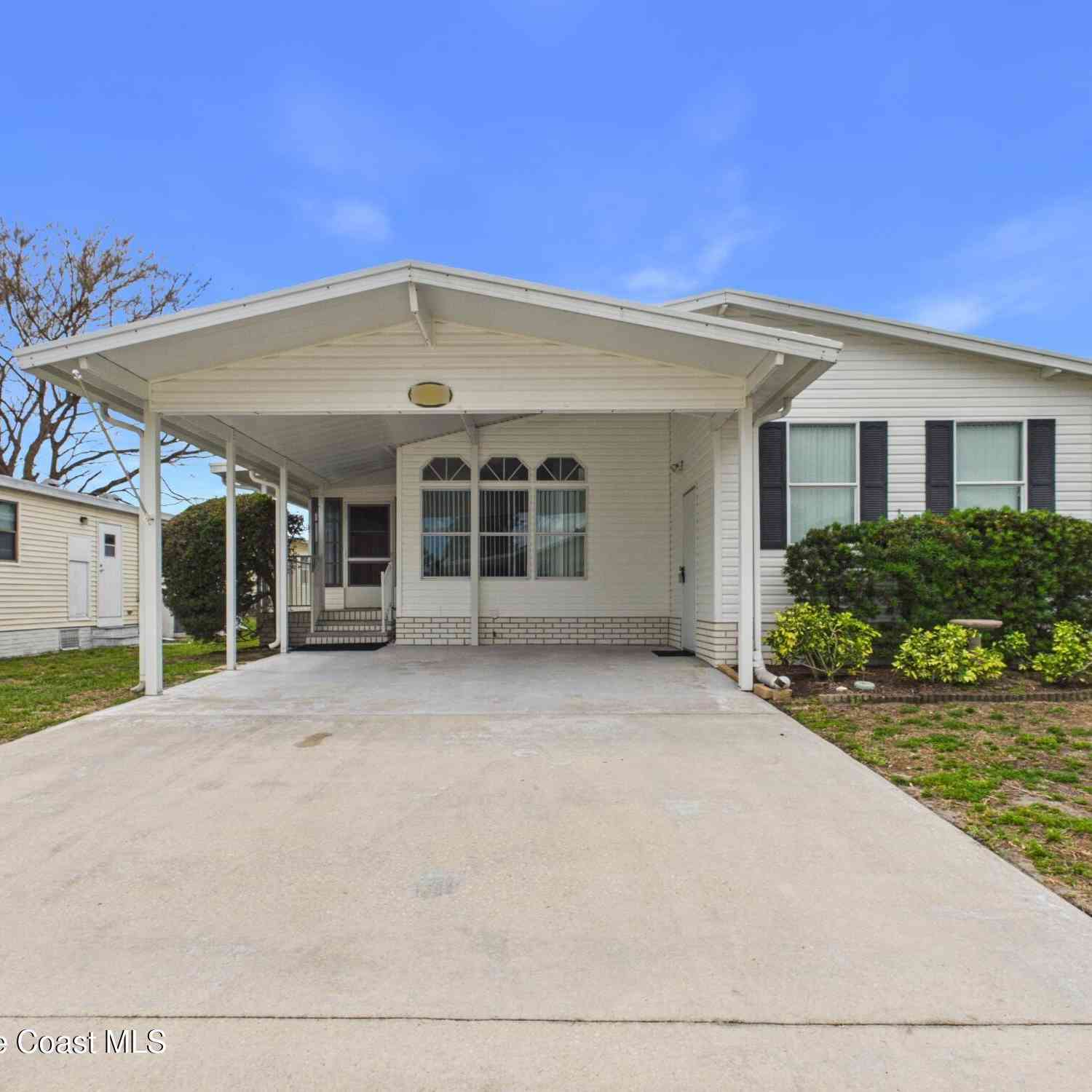 Mobile Home For Sale - 573 Dolphin Circle<br/> Barefoot Bay, FL 32976
