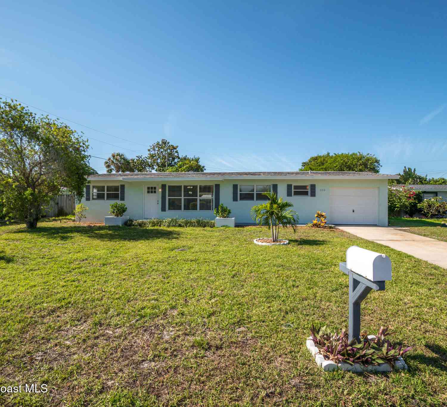 Homes For Sale - 209 Osage Drive<br/> Brevard County, Indian Harbour Beach, FL 32937