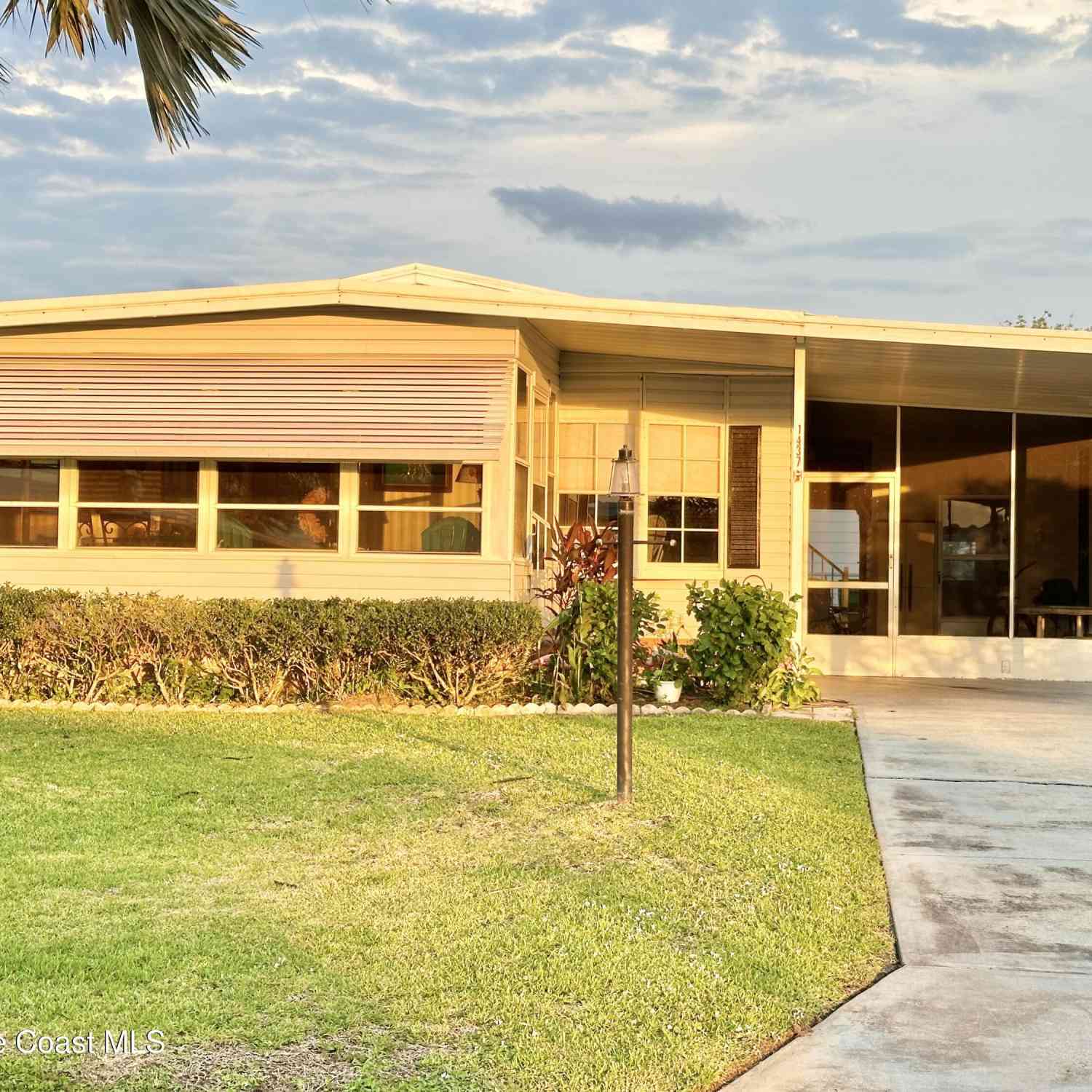 Mobile Home For Sale - 1437 Barefoot Circle<br/> Barefoot Bay, FL 32976