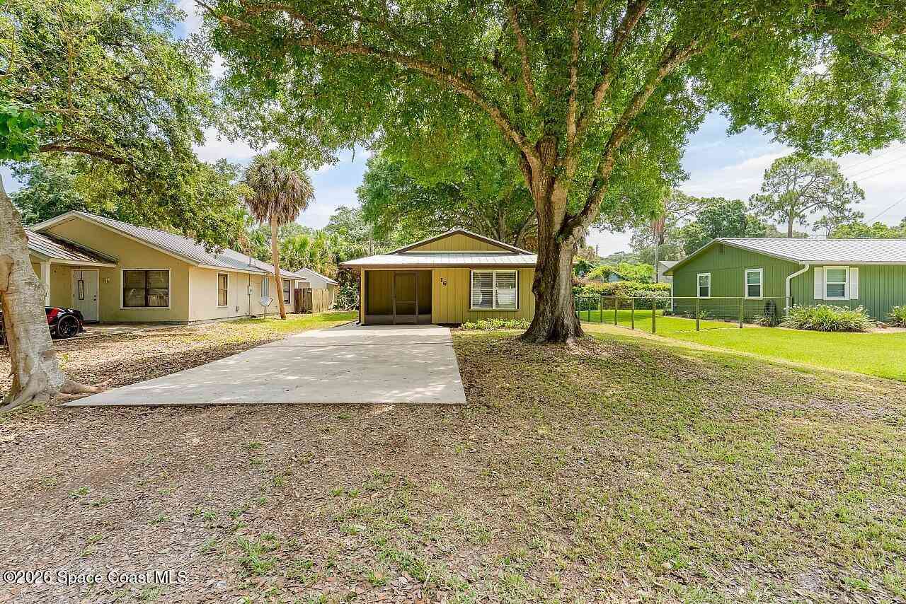 Homes For Sale - 16 45th Avenue<br/> Vero Beach, FL 32968