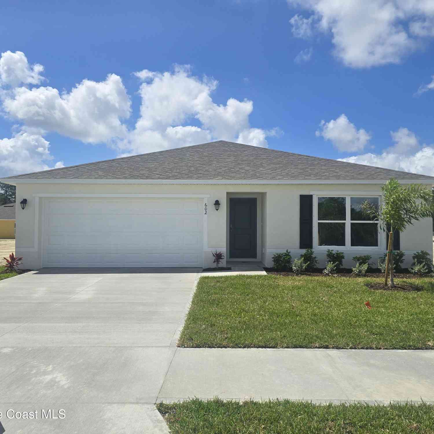 Homes For Sale - 602 SW Richmond Circle<br/> Palm Bay, FL 32908