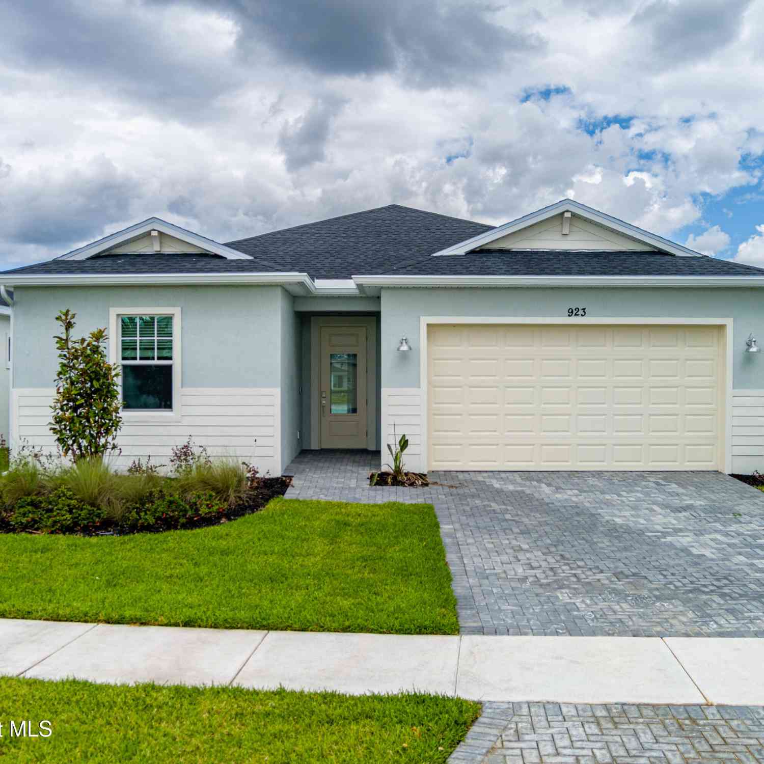 Homes For Sale - 923 Veronese Place<br/> Palm Bay, FL 32907