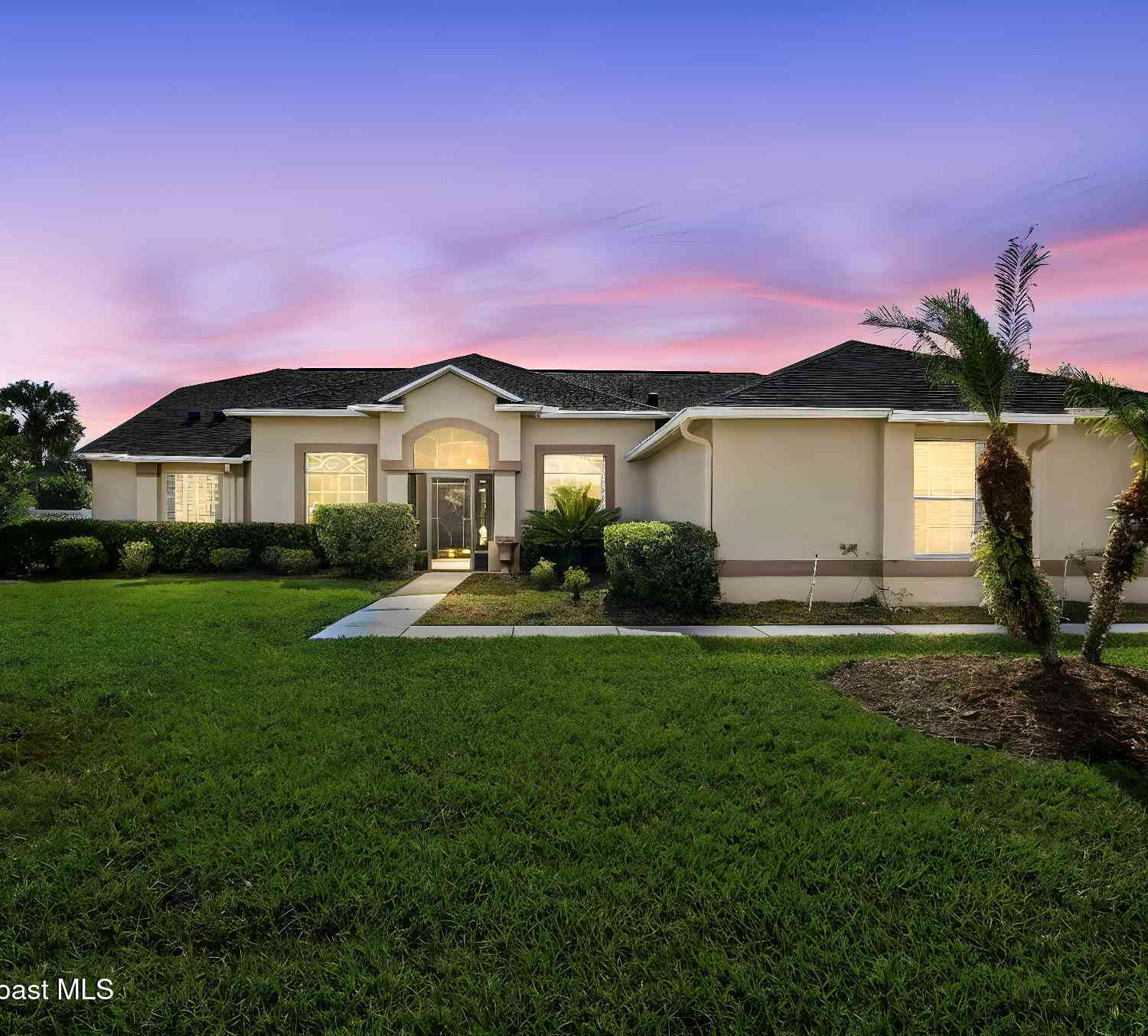 Homes For Sale - 5637 Autumn Chase Circle<br/> Sanford, FL 32771