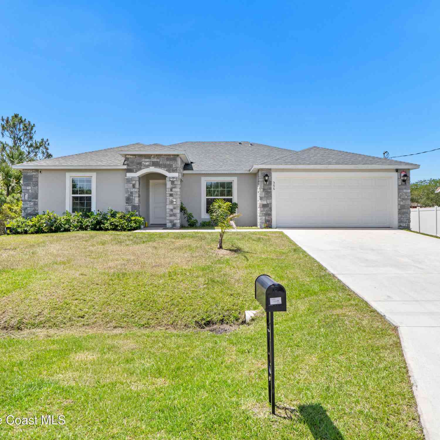 Homes For Sale - 566 Forrest Hills Street<br/> Palm Bay, FL 32908