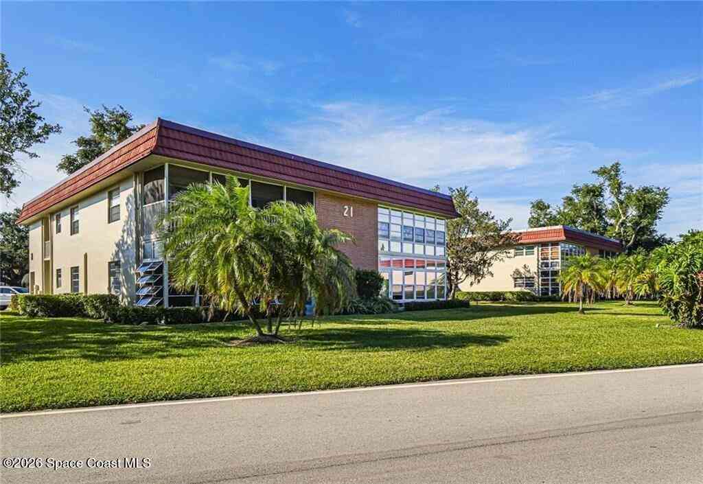 Condo For Sale - 21 Pine Arbor Lane #104<br/> Vero Beach, FL 32962