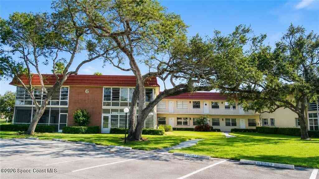 Condo For Sale - 6 Vista Palm Lane #202<br/> Vero Beach, FL 32962
