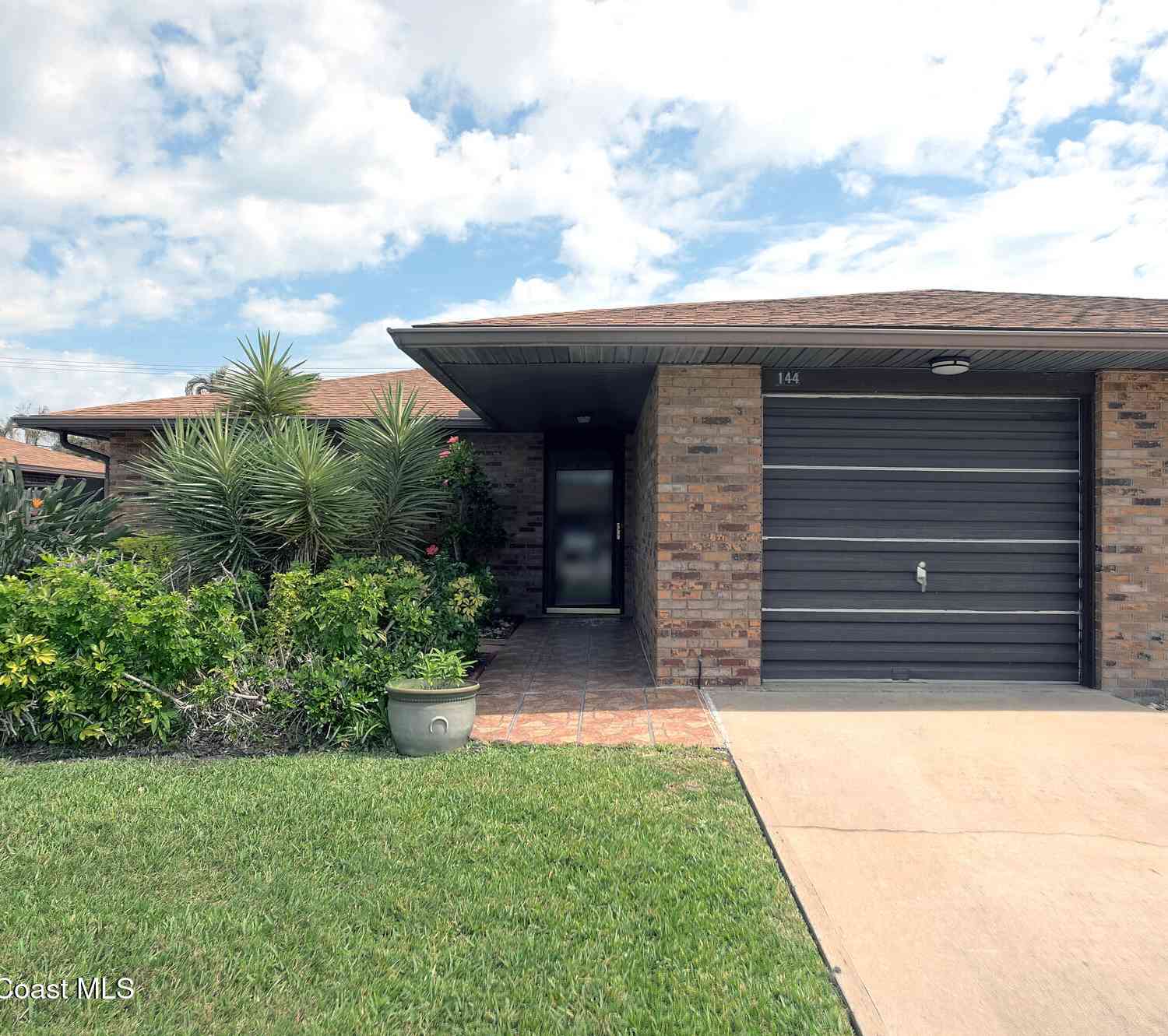 Townhouse For Sale - 144 Normandy Place<br/> Melbourne Beach, FL 32951