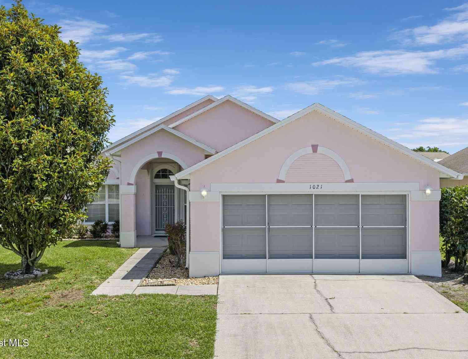 Homes For Sale - 1021 Pine Creek Circle<br/> Palm Bay, FL 32905