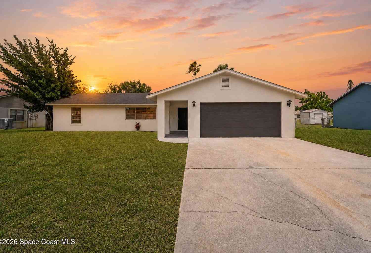 Homes For Sale - 901 Grandeur Street<br/> Palm Bay, FL 32909